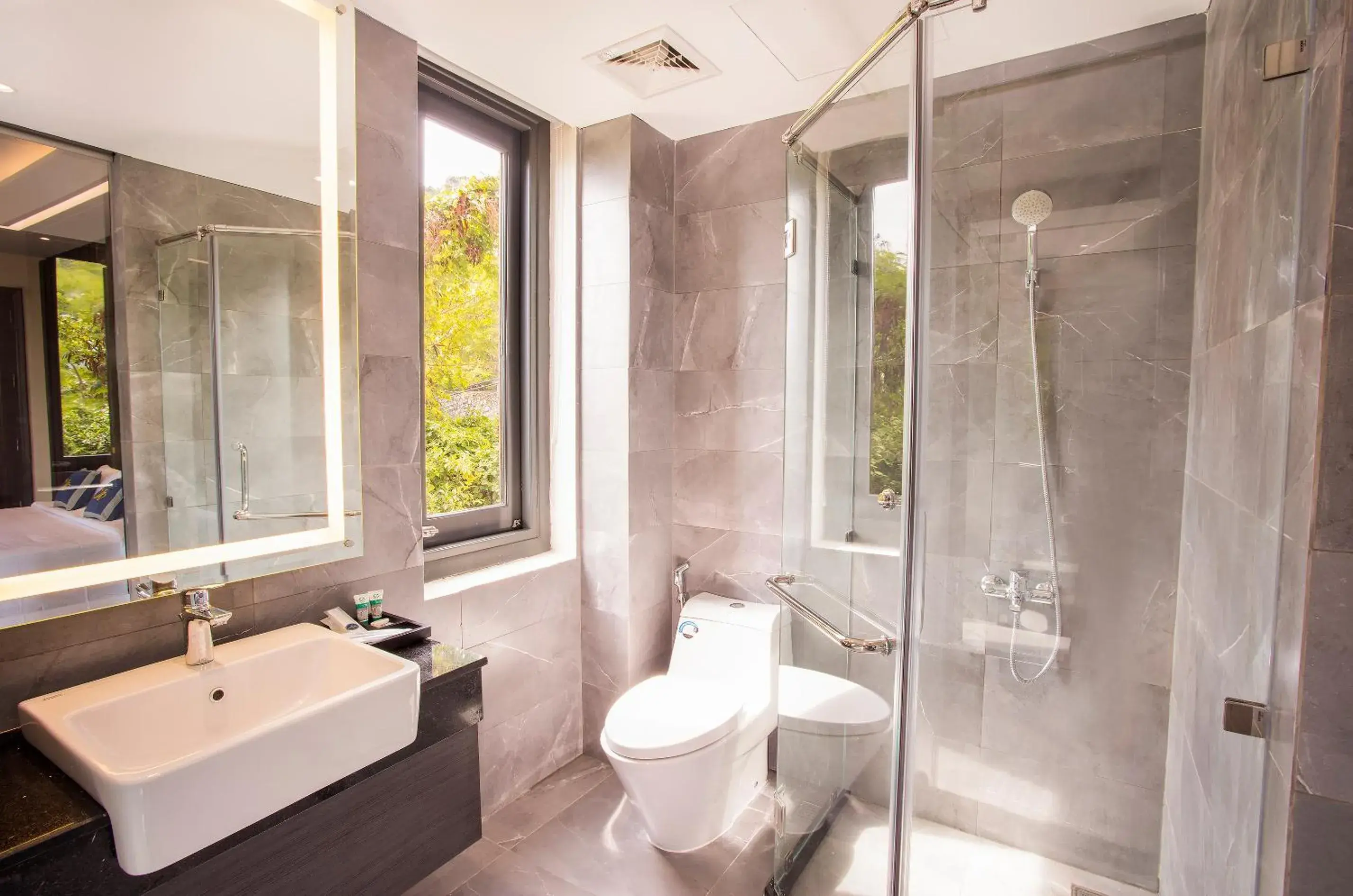 Shower, Bathroom in Beachfront Hotel