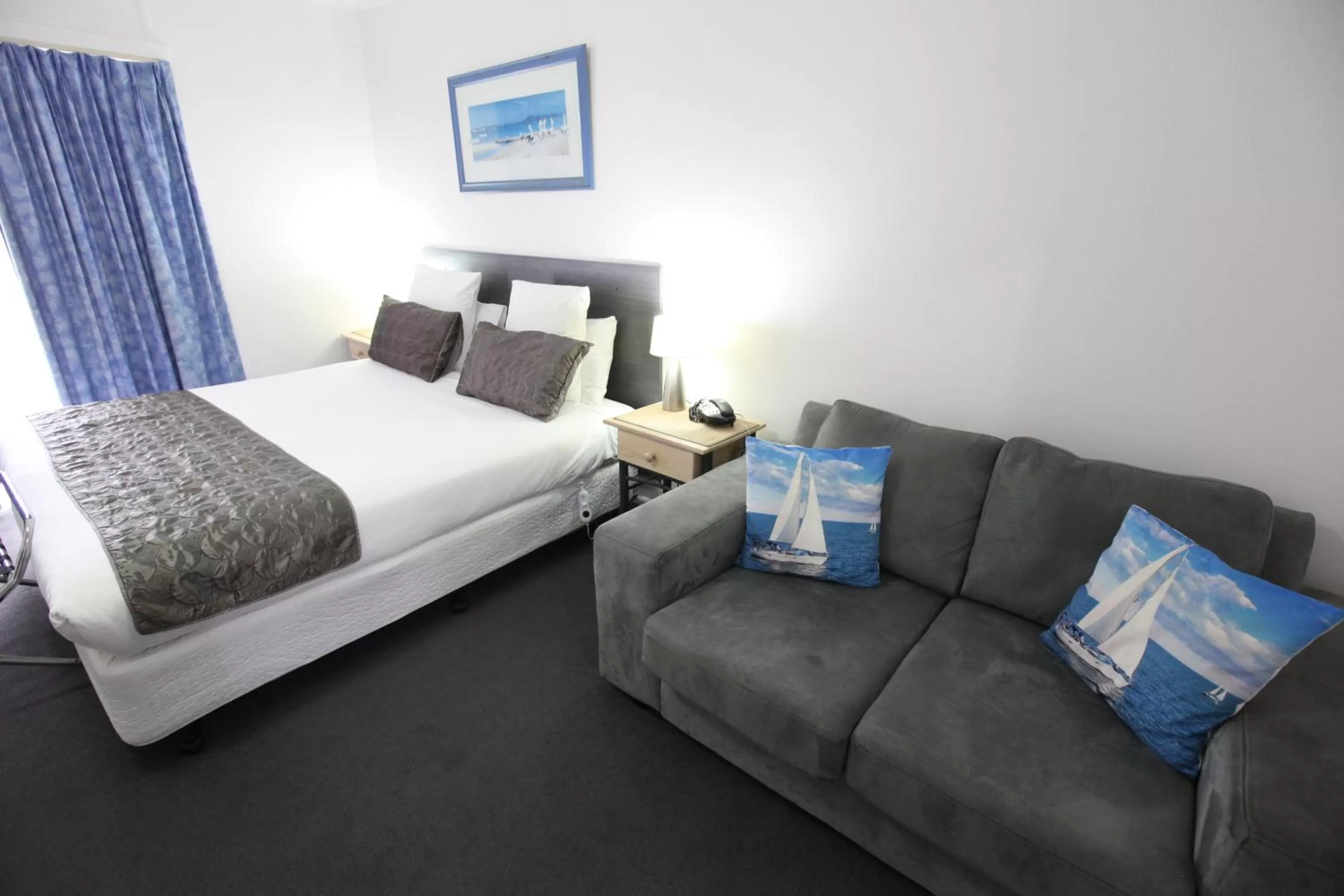 Bed in Mornington Motel