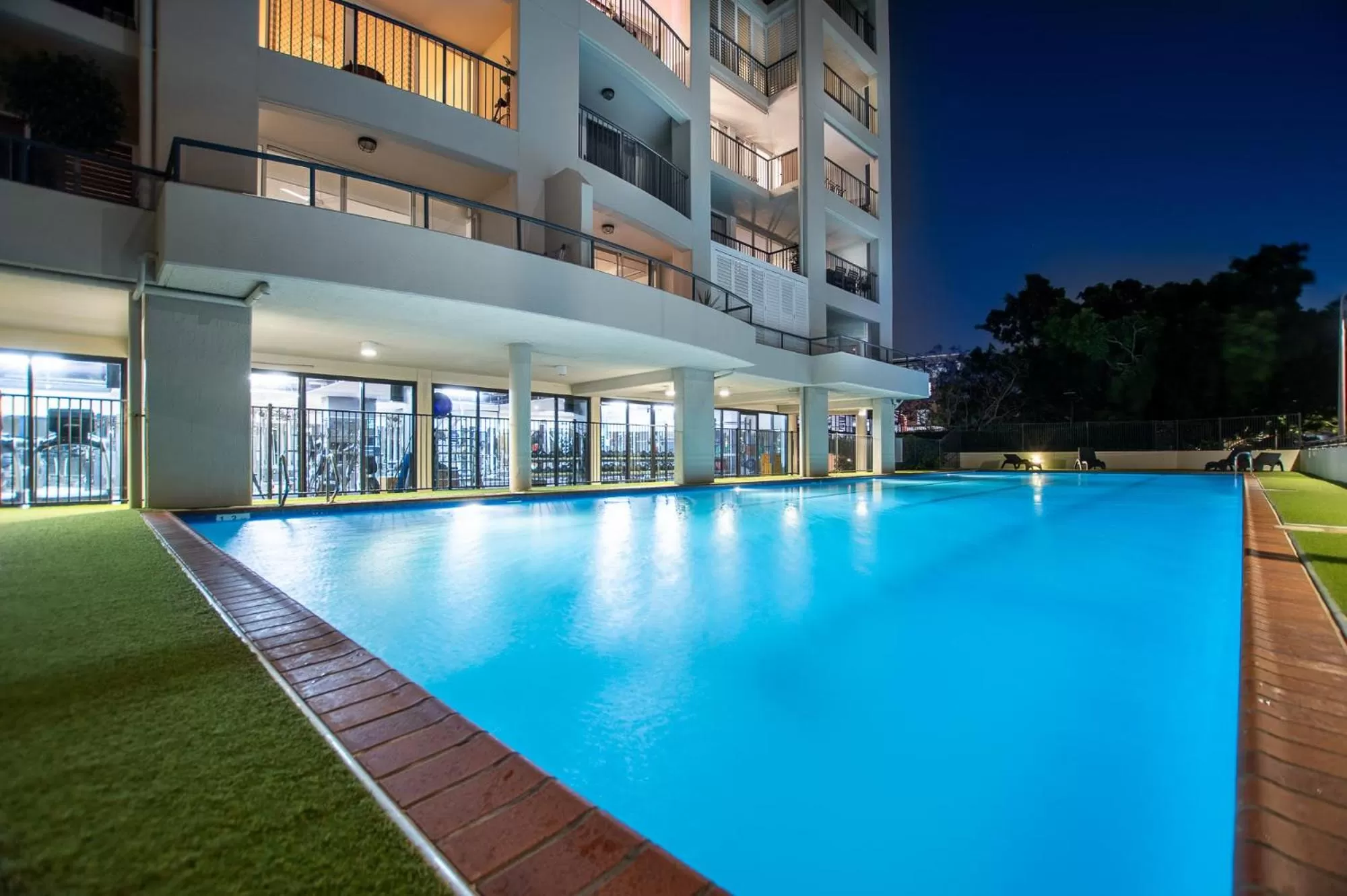 Swimming pool in Goldsborough Place Apartments