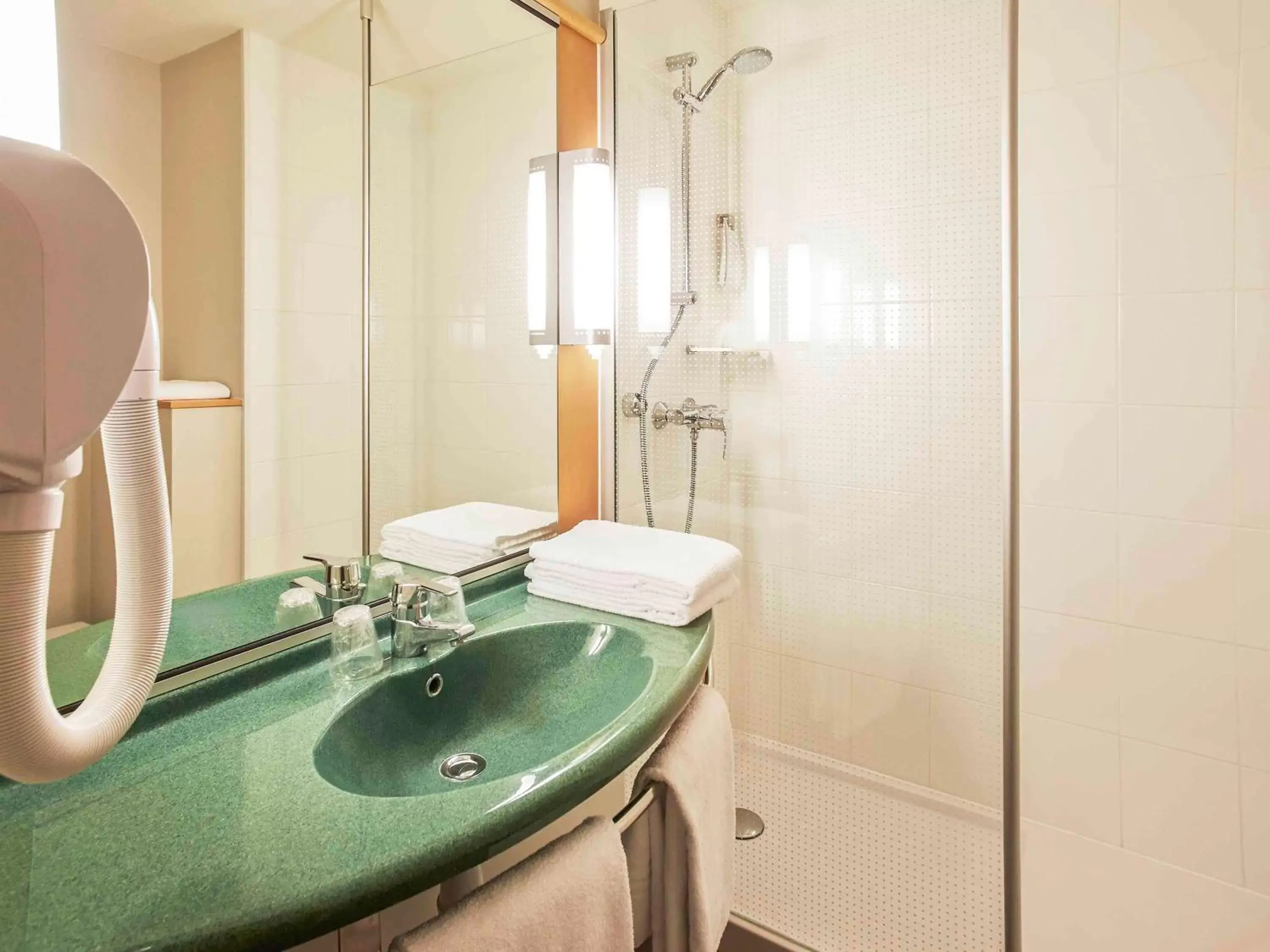 Photo of the whole room, Bathroom in Ibis Auray