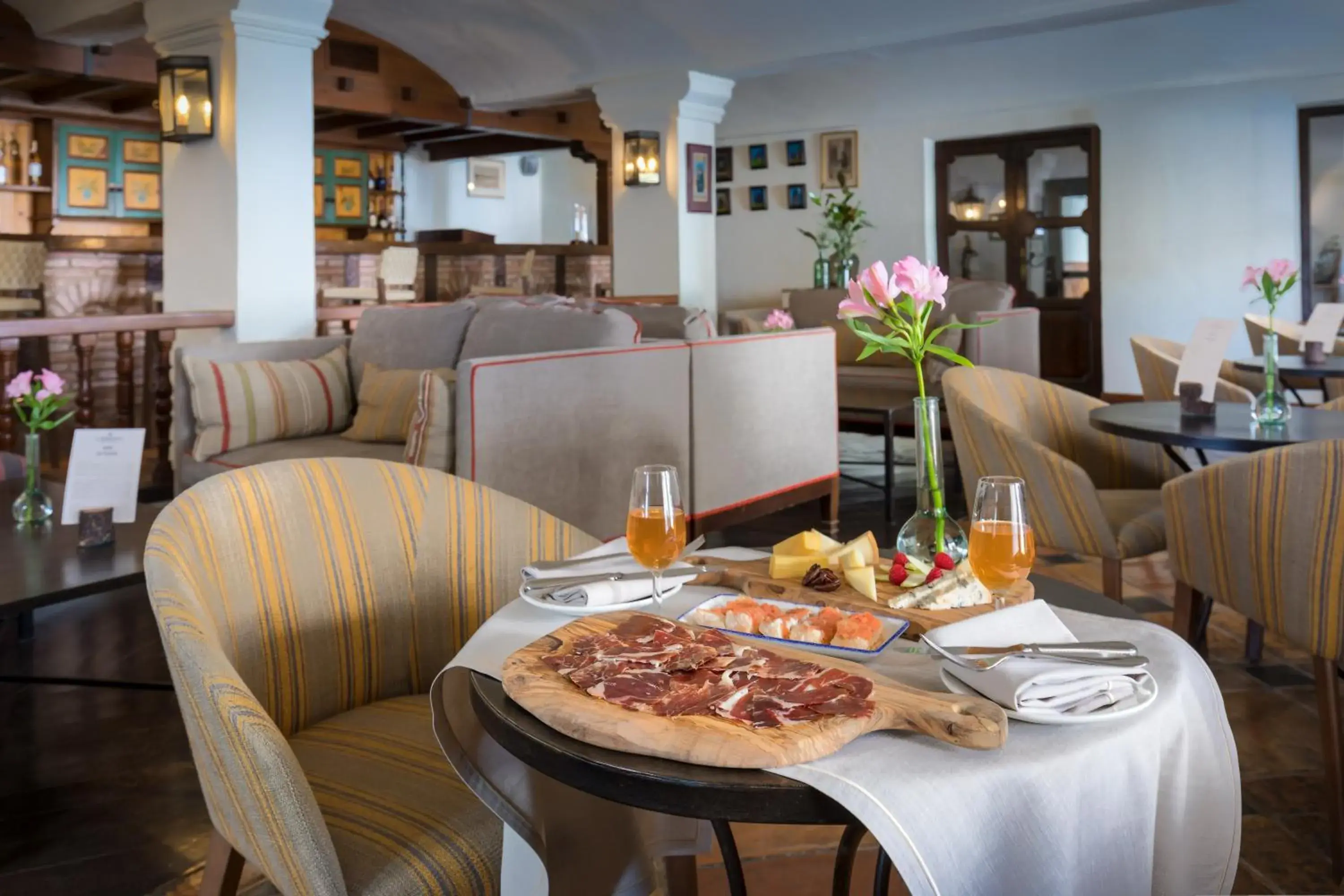 Lounge or bar, Restaurant/Places to Eat in La Bobadilla, a Royal Hideaway Hotel