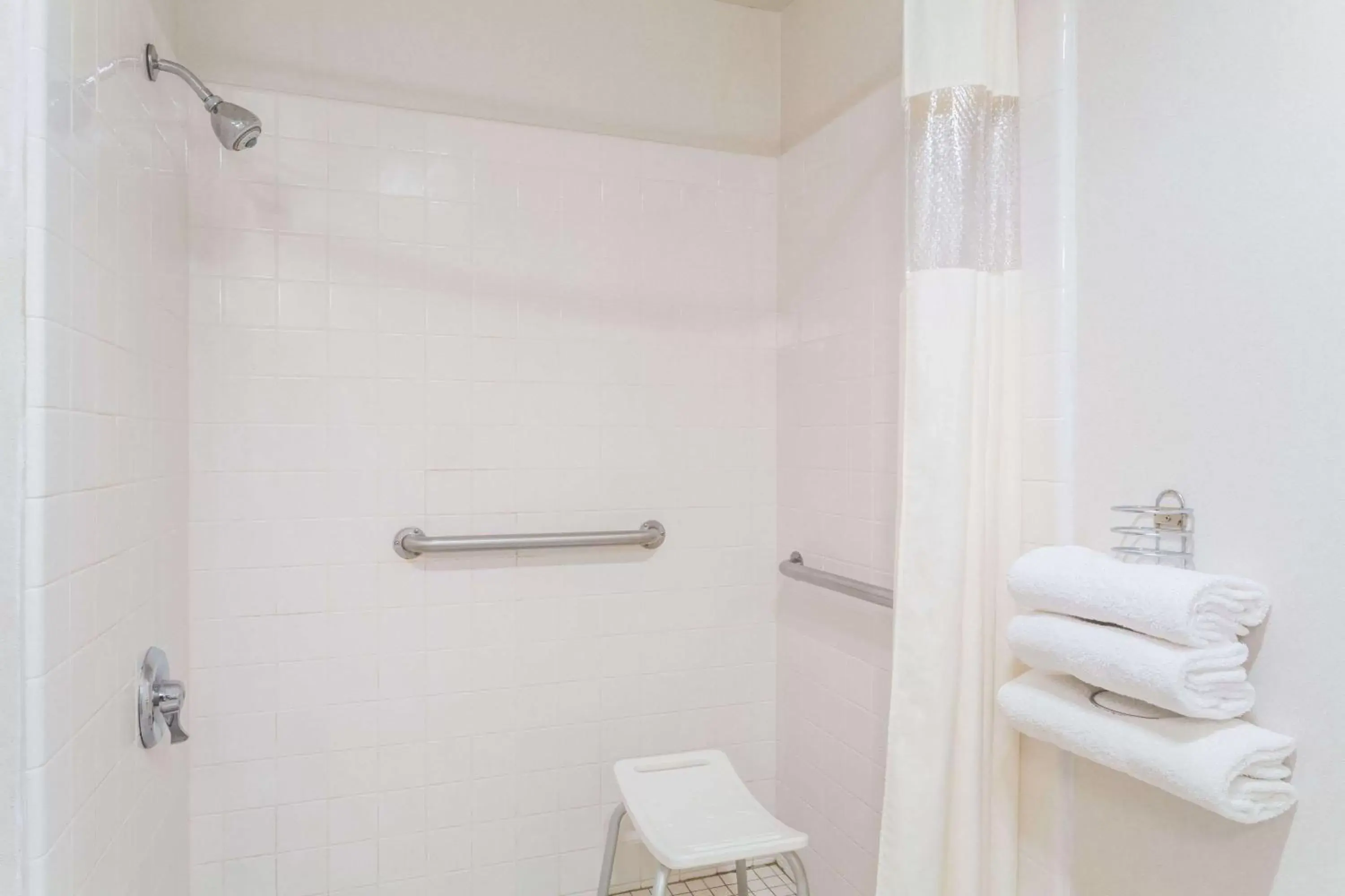 Bathroom in Days Inn by Wyndham Capitol Reef