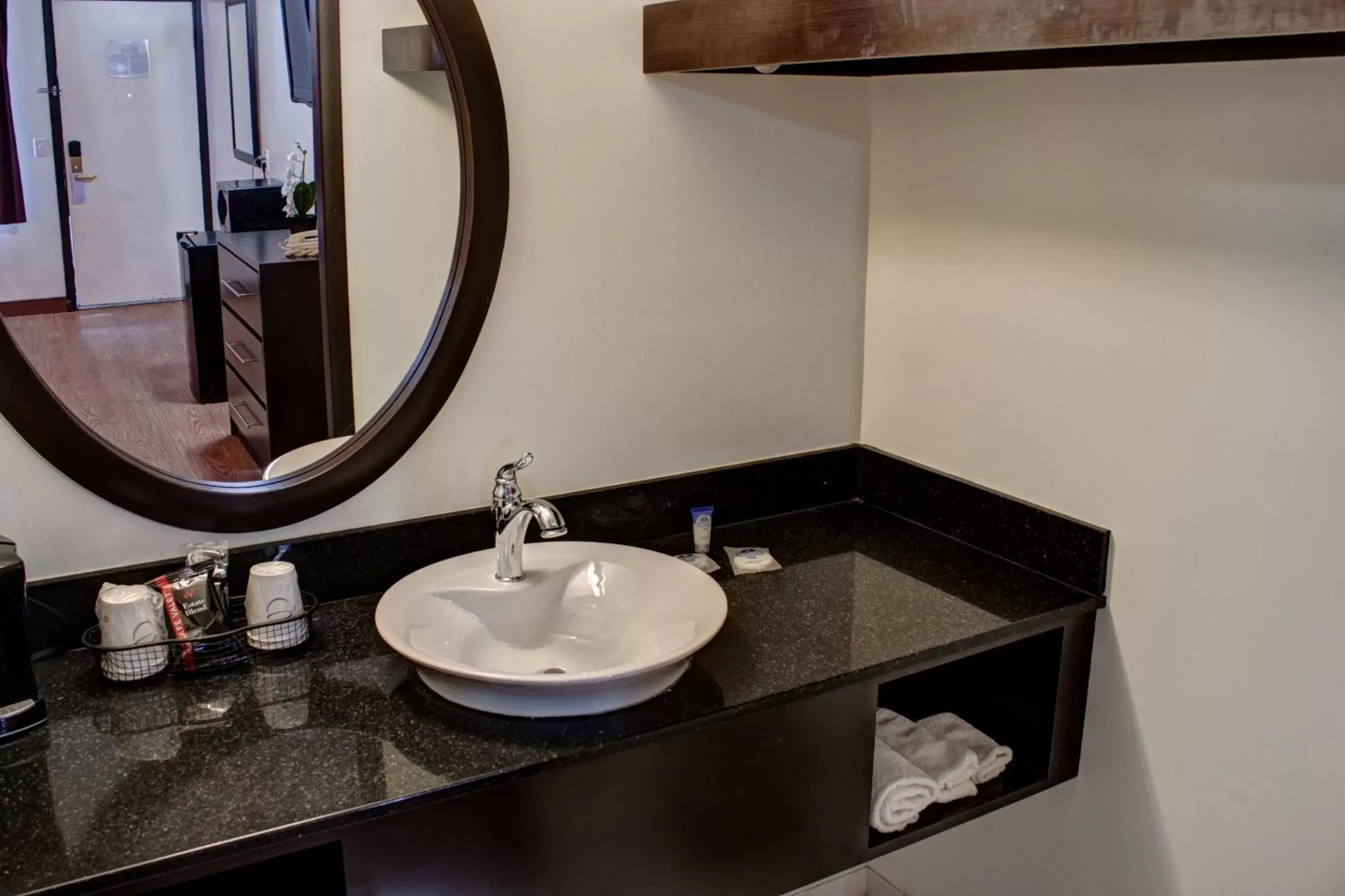 Double Room - Disability Access in Americas Best Value Inn Heath-Newark Double Room - Disability Access in Americas Best Value Inn Heath-Newark