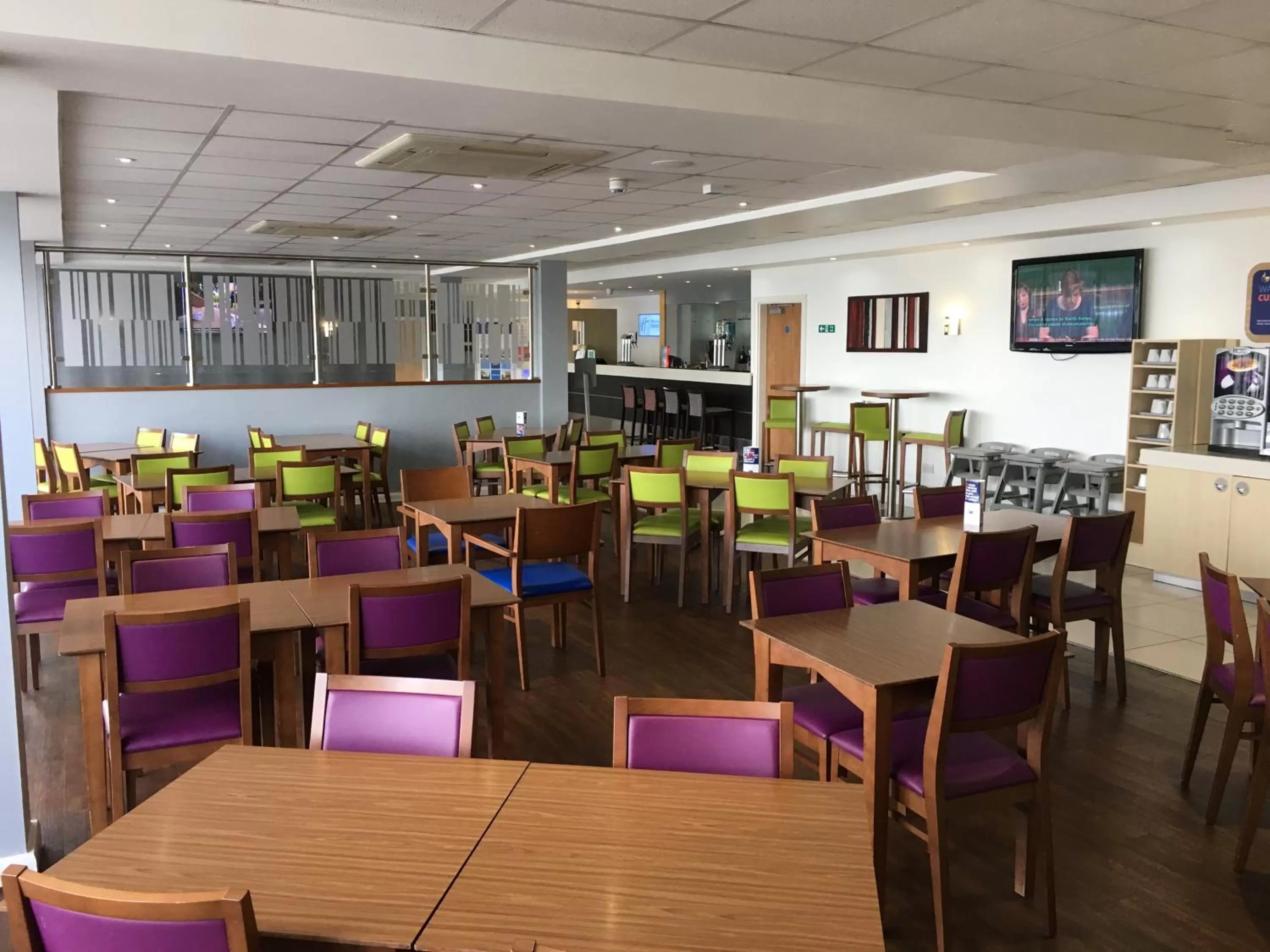 Restaurant/places to eat in Holiday Inn Express Nuneaton by IHG