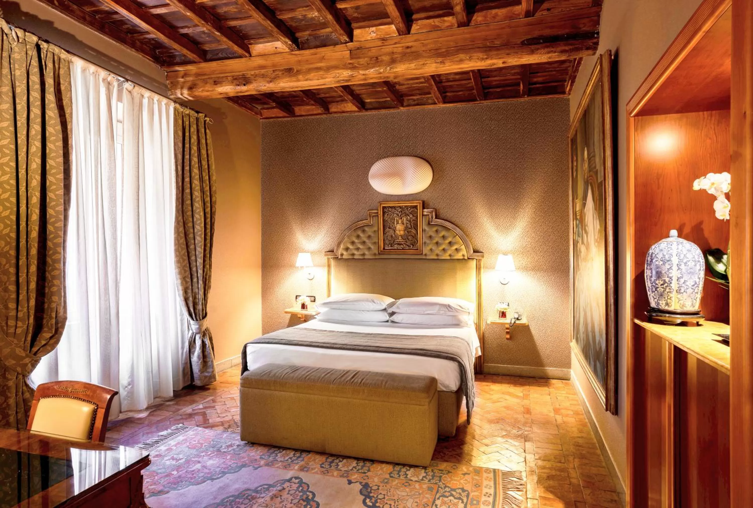 Bed in Hotel Valadier