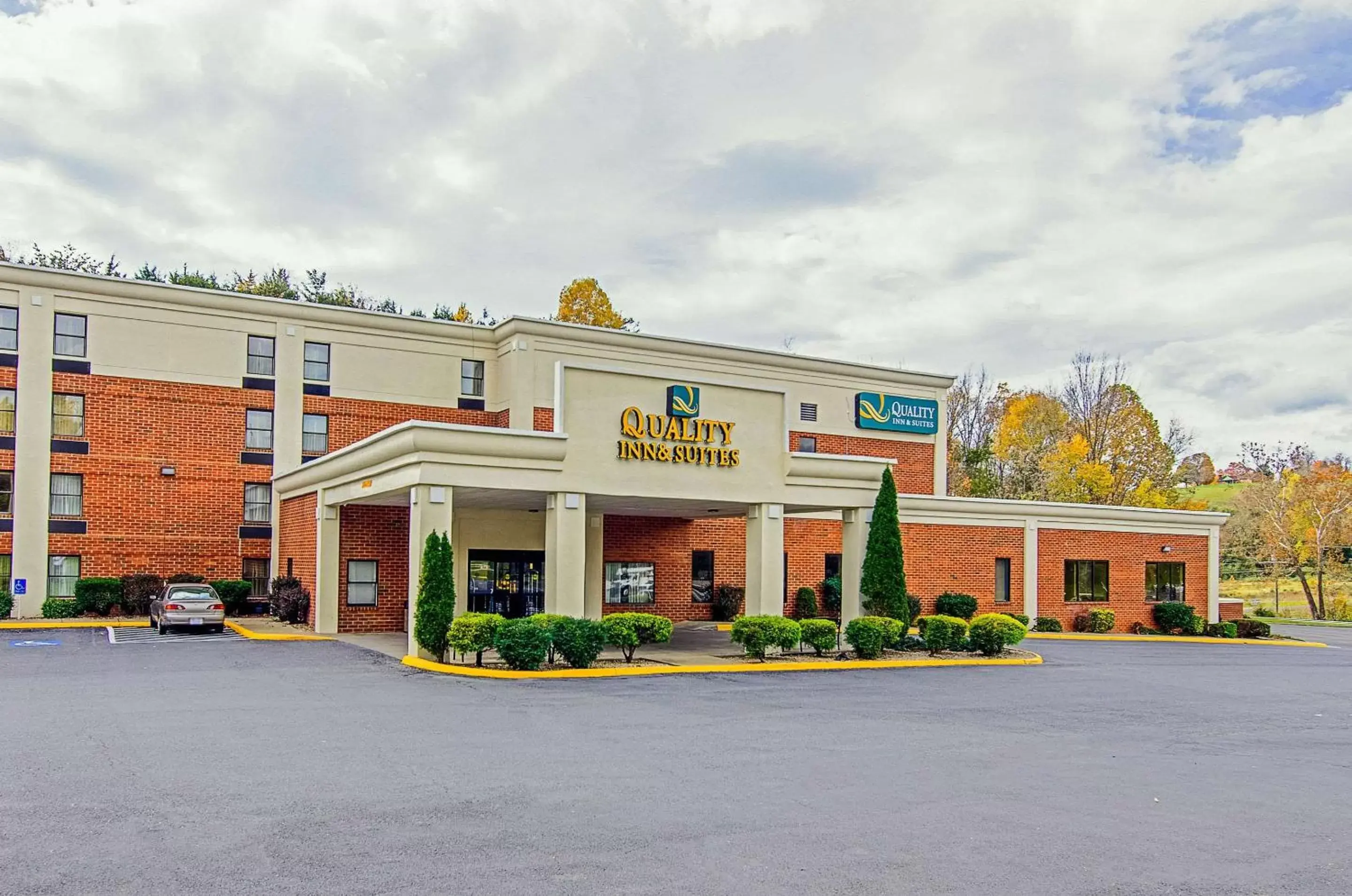 Property building in Quality Inn & Suites Lexington near I-64 and I-81