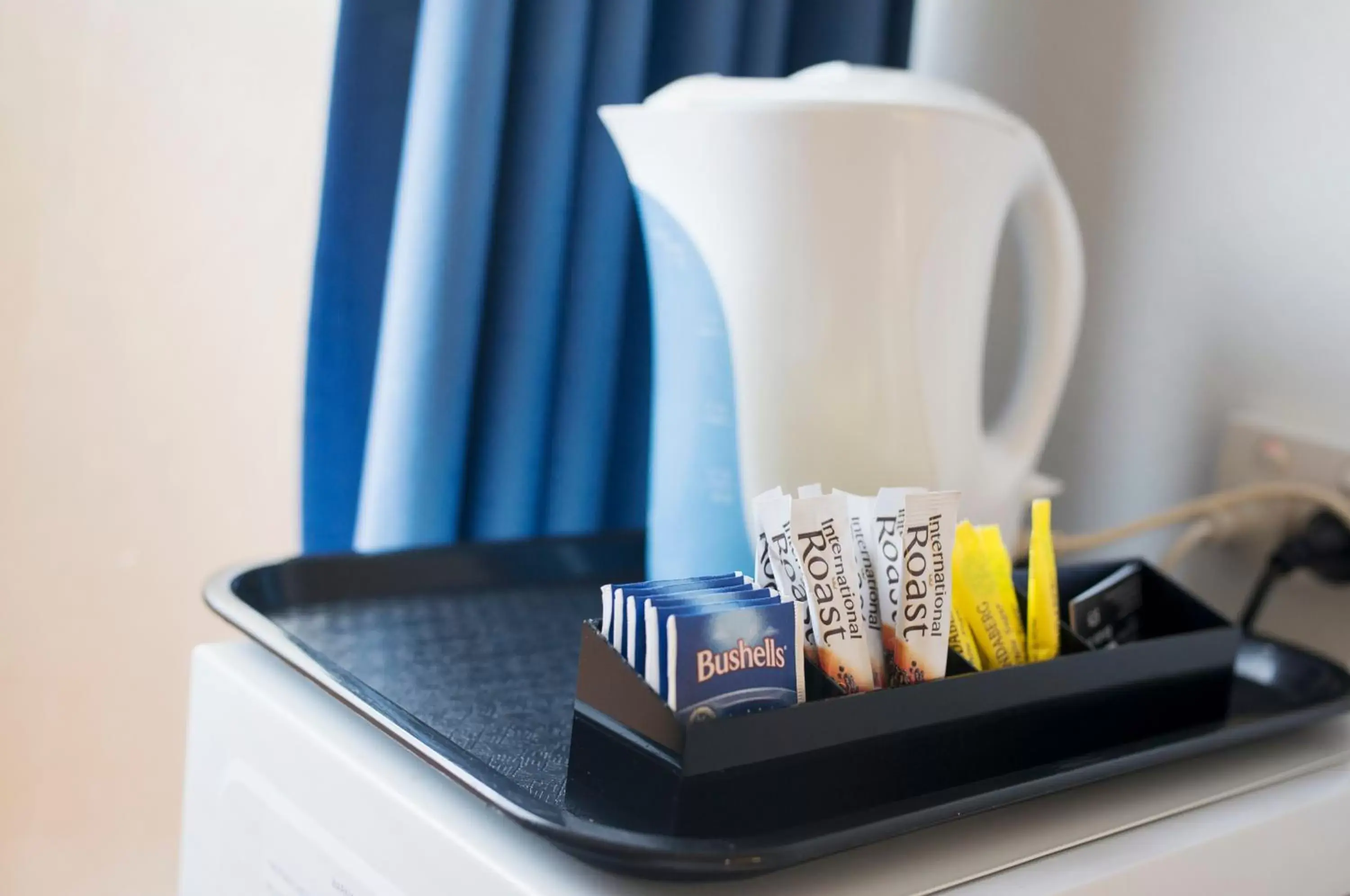 Coffee/tea facilities in Cool Palms Motel