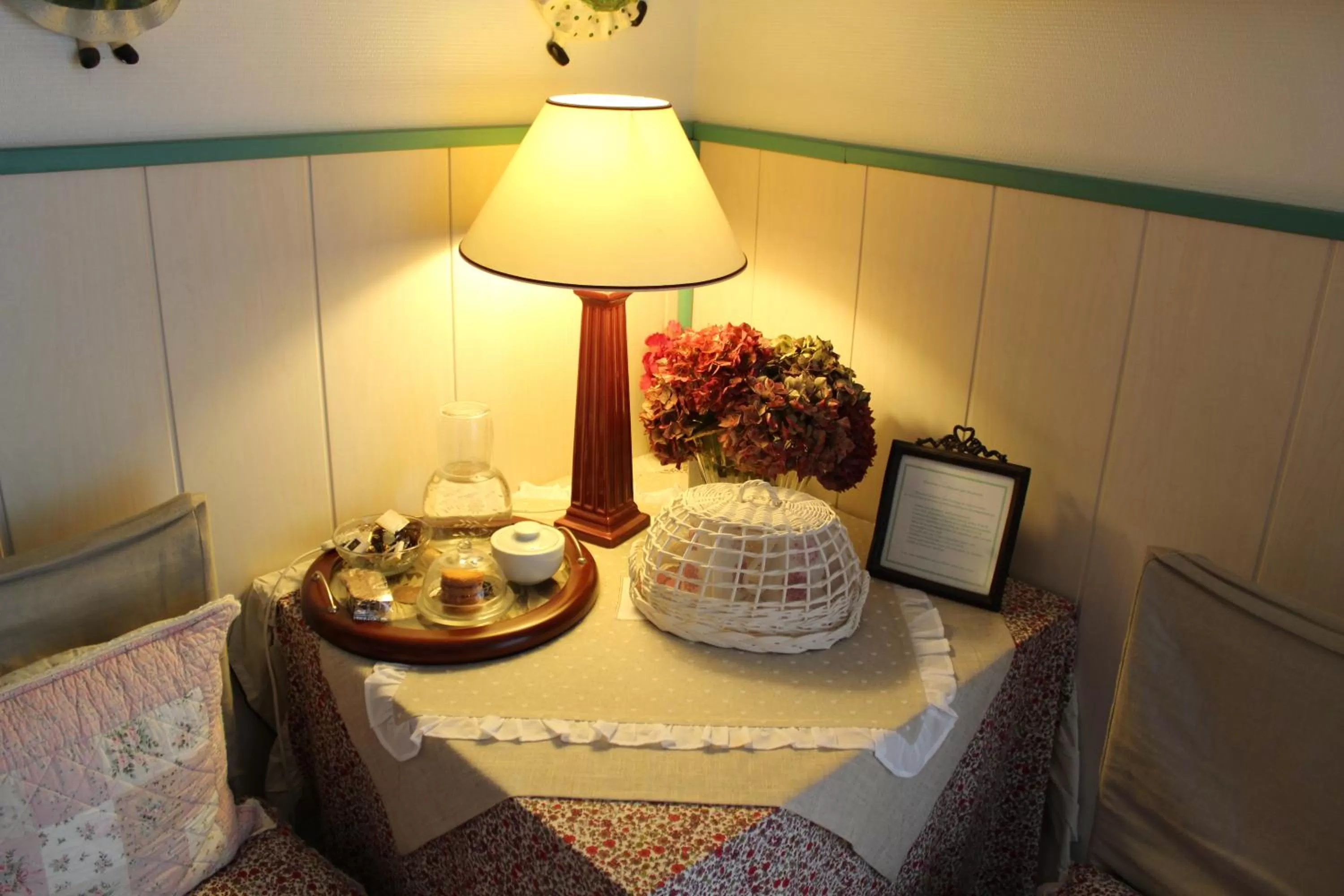 Coffee/tea facilities in La Demeure aux Hortensias
