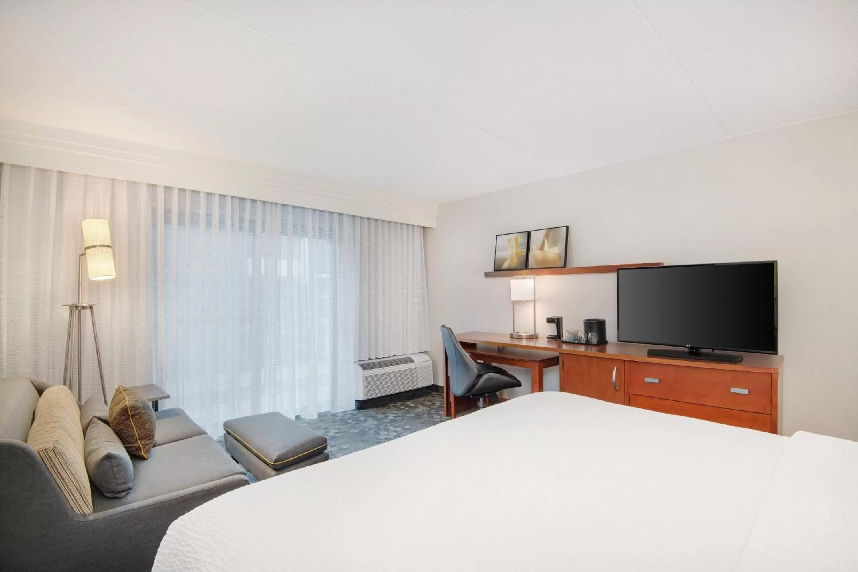 King Room - Hearing Accessible in Courtyard by Marriott Birmingham Homewood