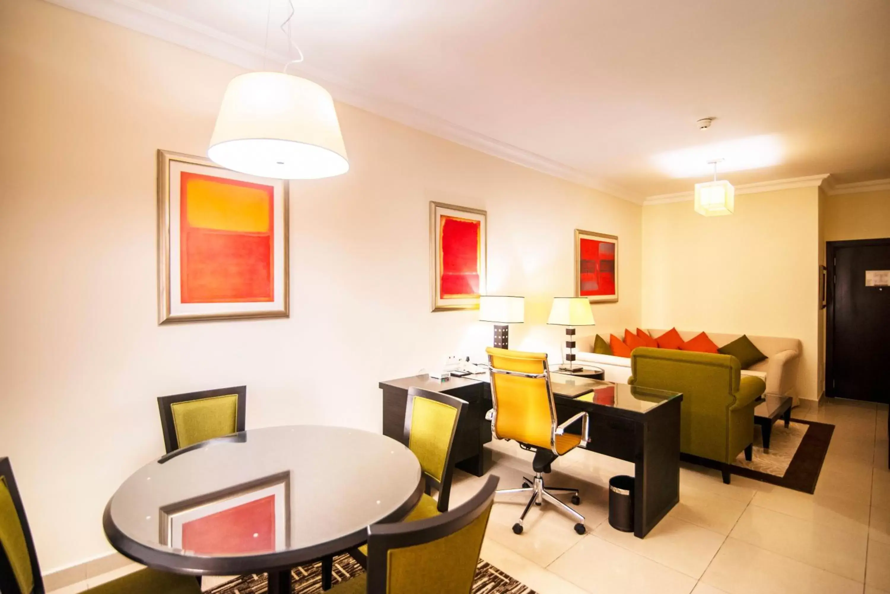 Living room in Mercure Dubai Barsha Heights Hotel Suites