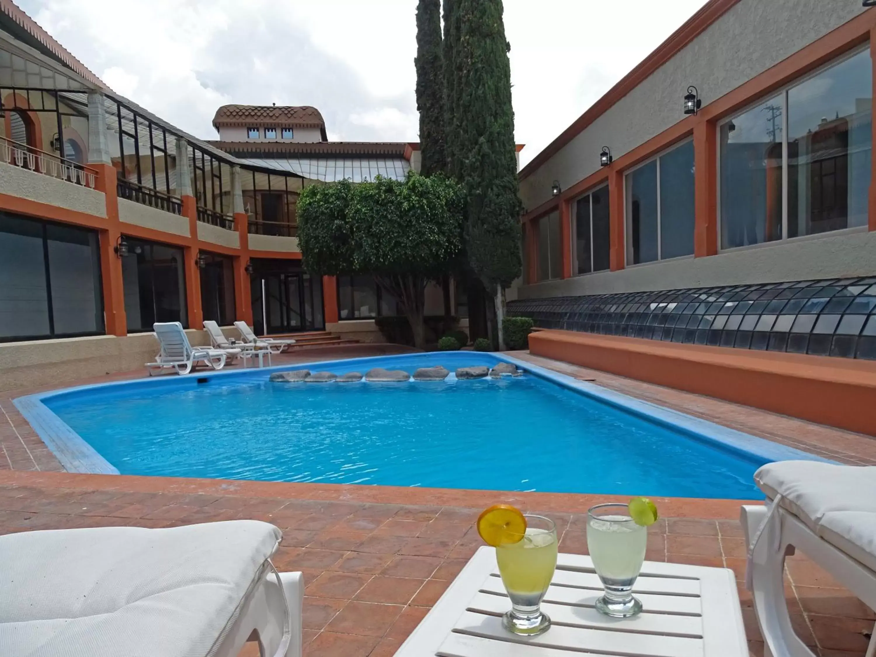 Swimming Pool in Hotel Paseo de la Presa