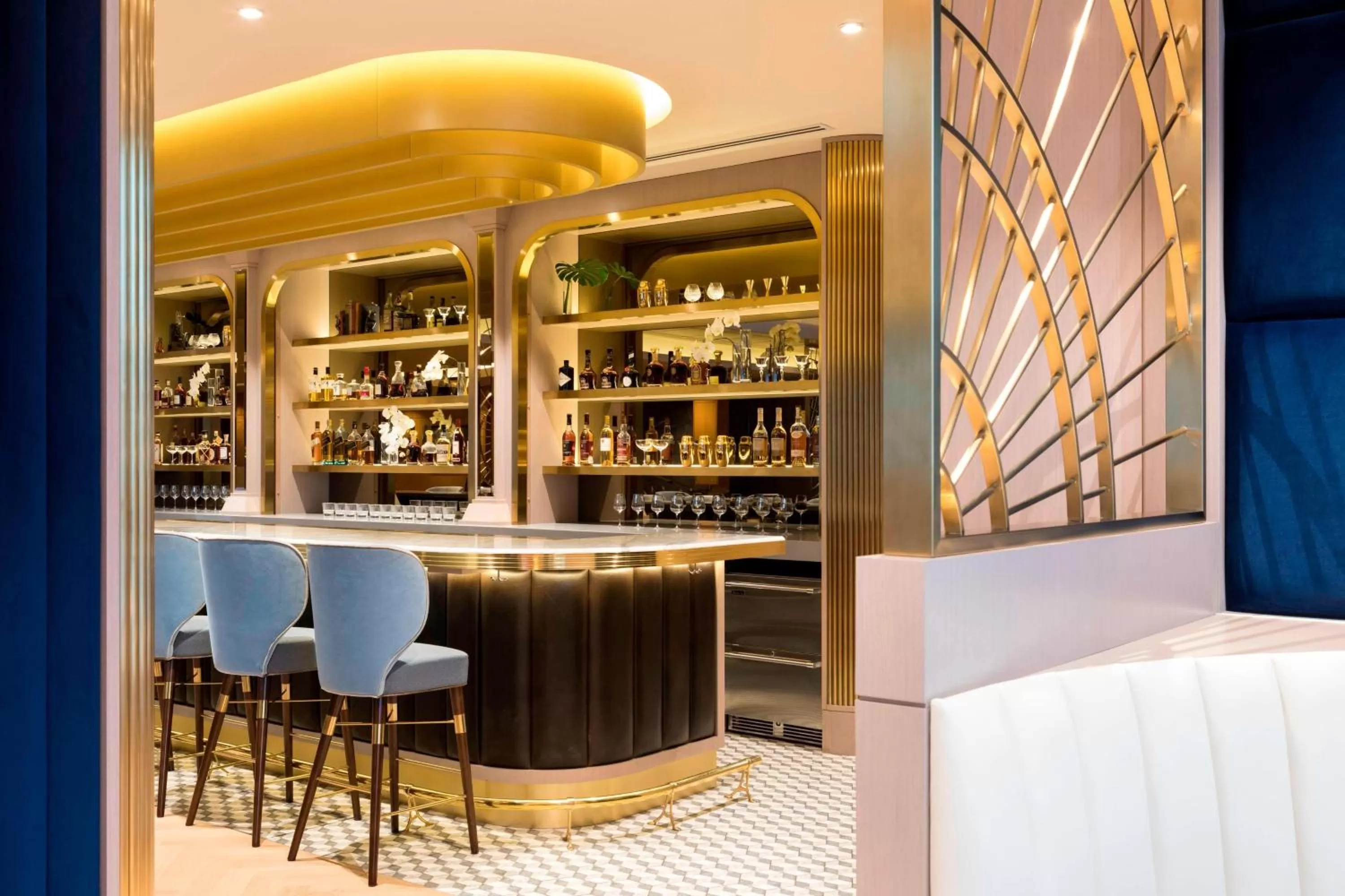 Lounge or bar in The Westin Bayshore, Vancouver