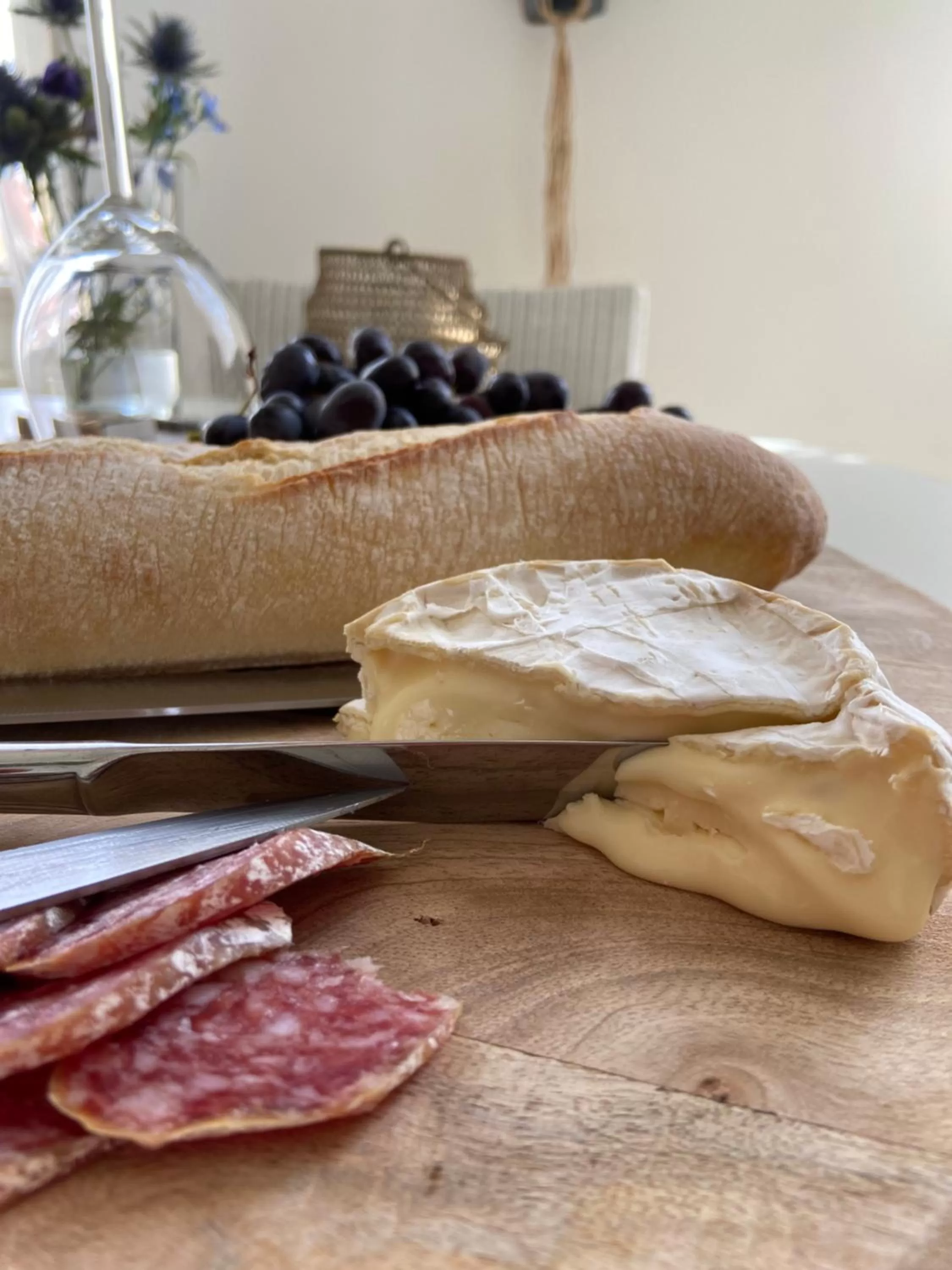 Communal kitchen, Food in B&B Het Atelier
