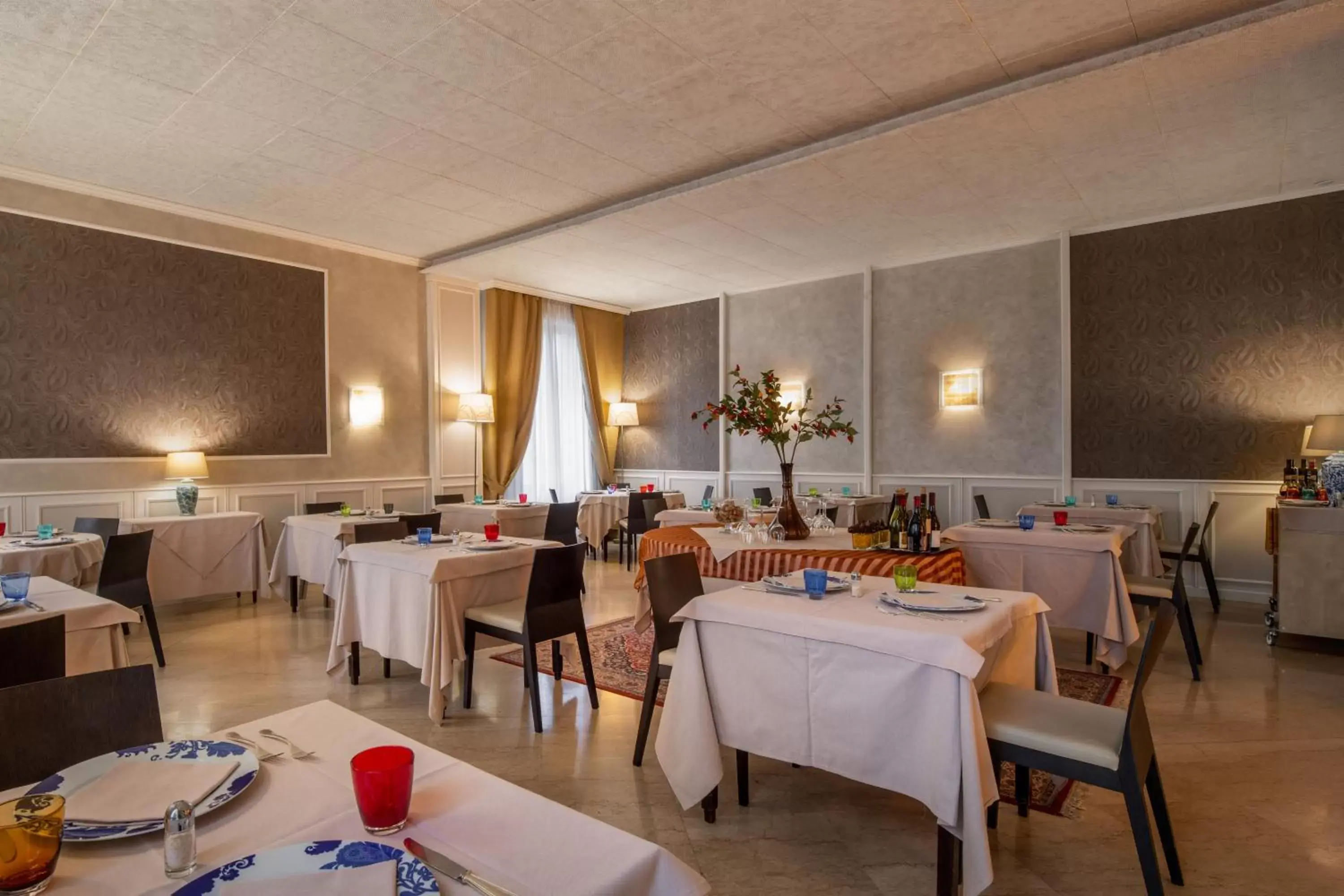 Restaurant/Places to Eat in Hotel Ambasciatori