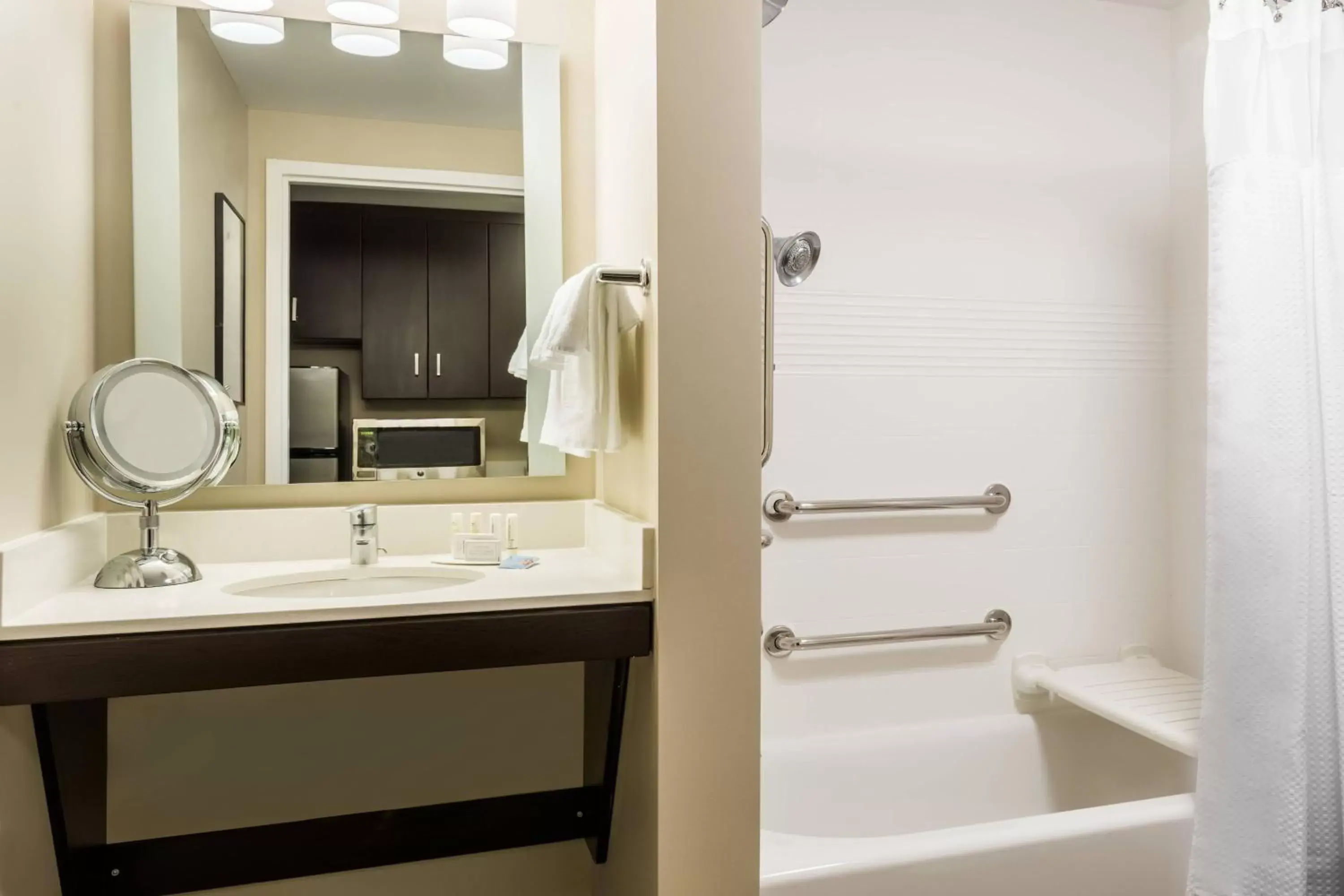 Bathroom in TownePlace Suites by Marriott Latham Albany Airport