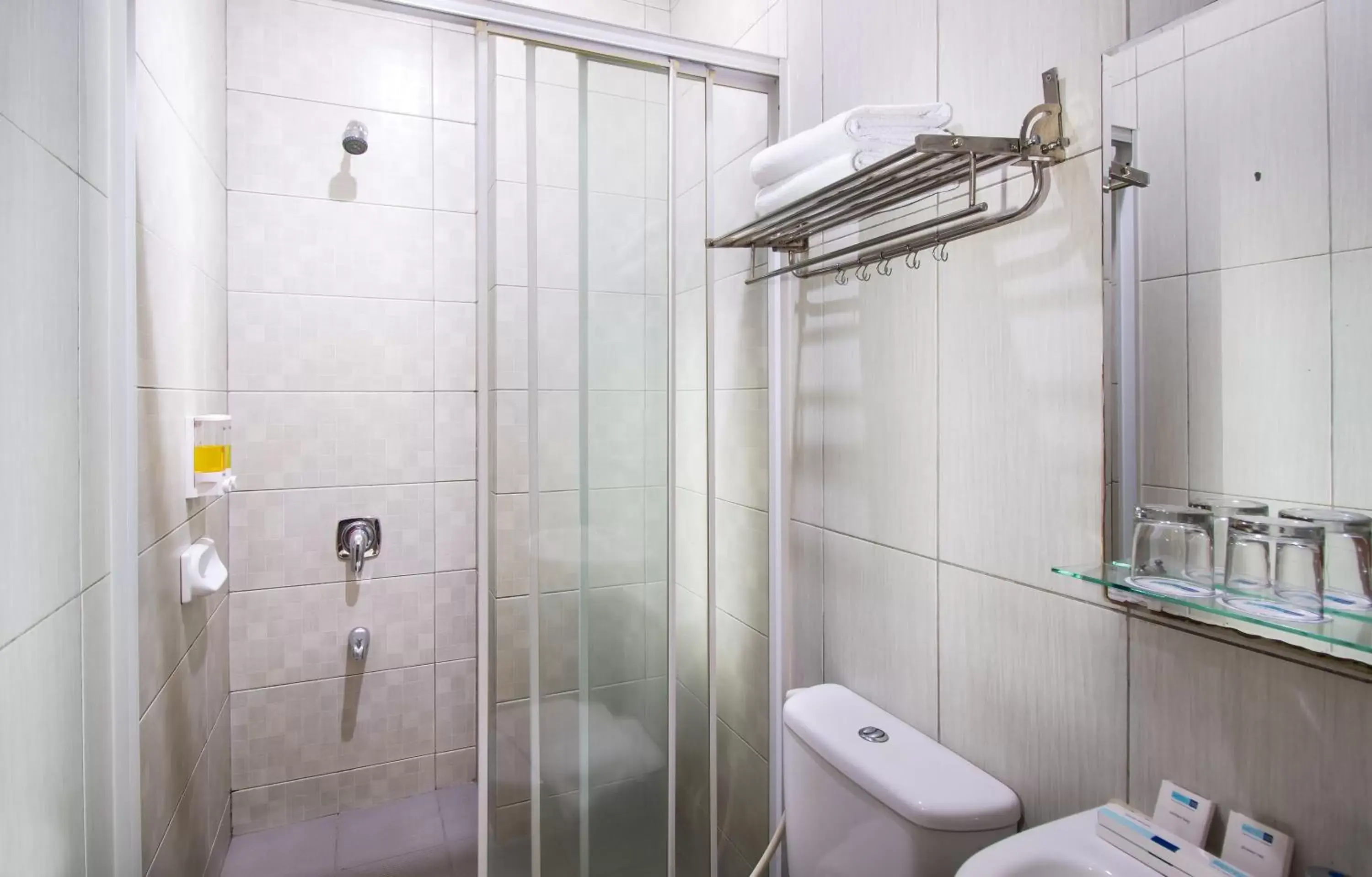 Bathroom in Hotel 88 - Mangga Besar VIII Jakarta By WH Bathroom in Hotel 88 - Mangga Besar VIII Jakarta By WH