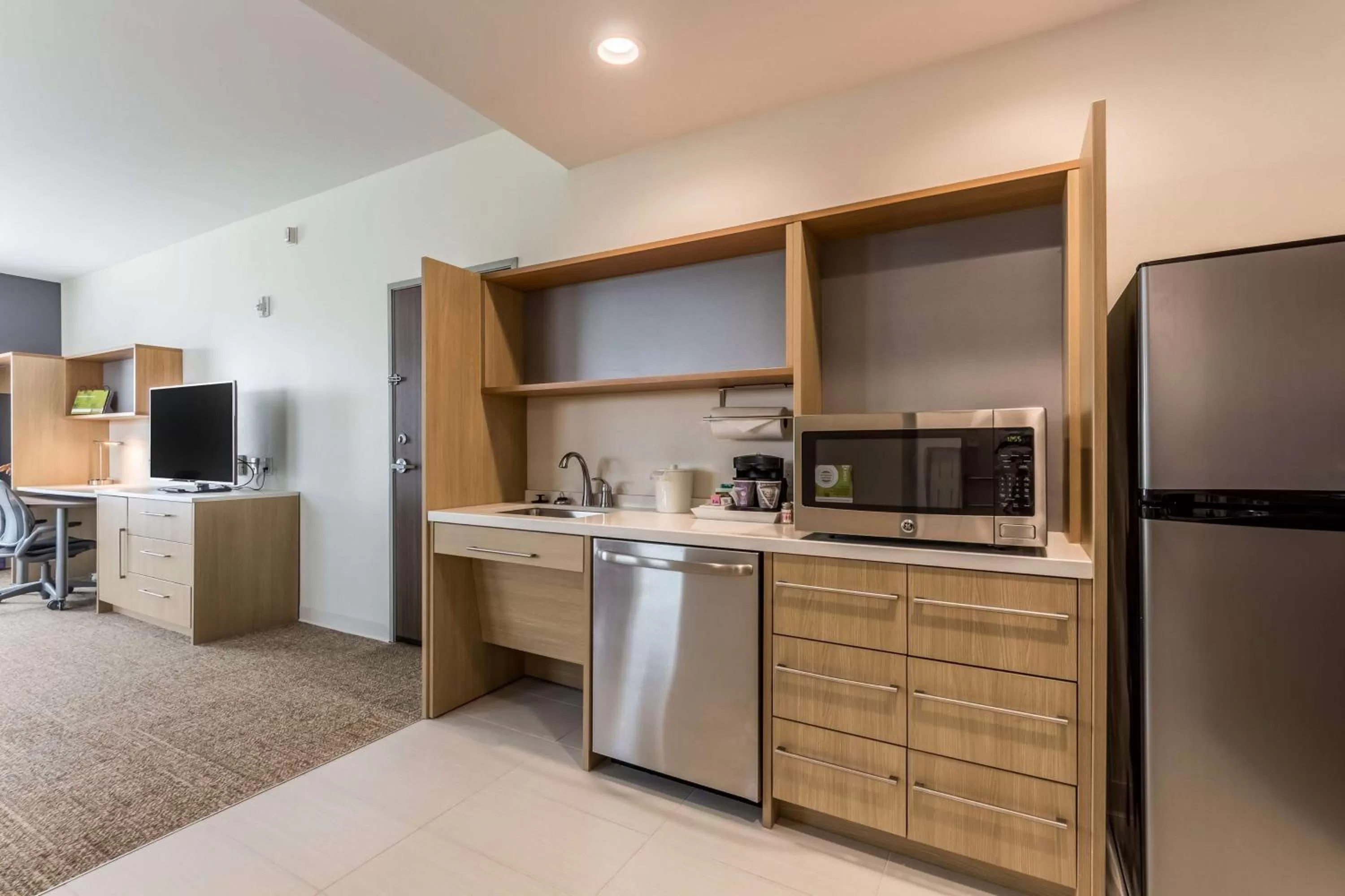 Kitchen or kitchenette in Home2 Suites By Hilton Fort Worth Northlake