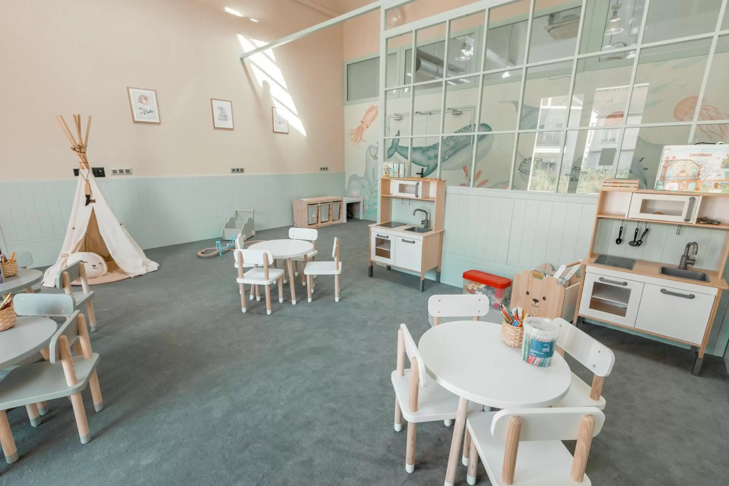 Kids's club, Restaurant/Places to Eat in Le Grand Pavillon Chantilly