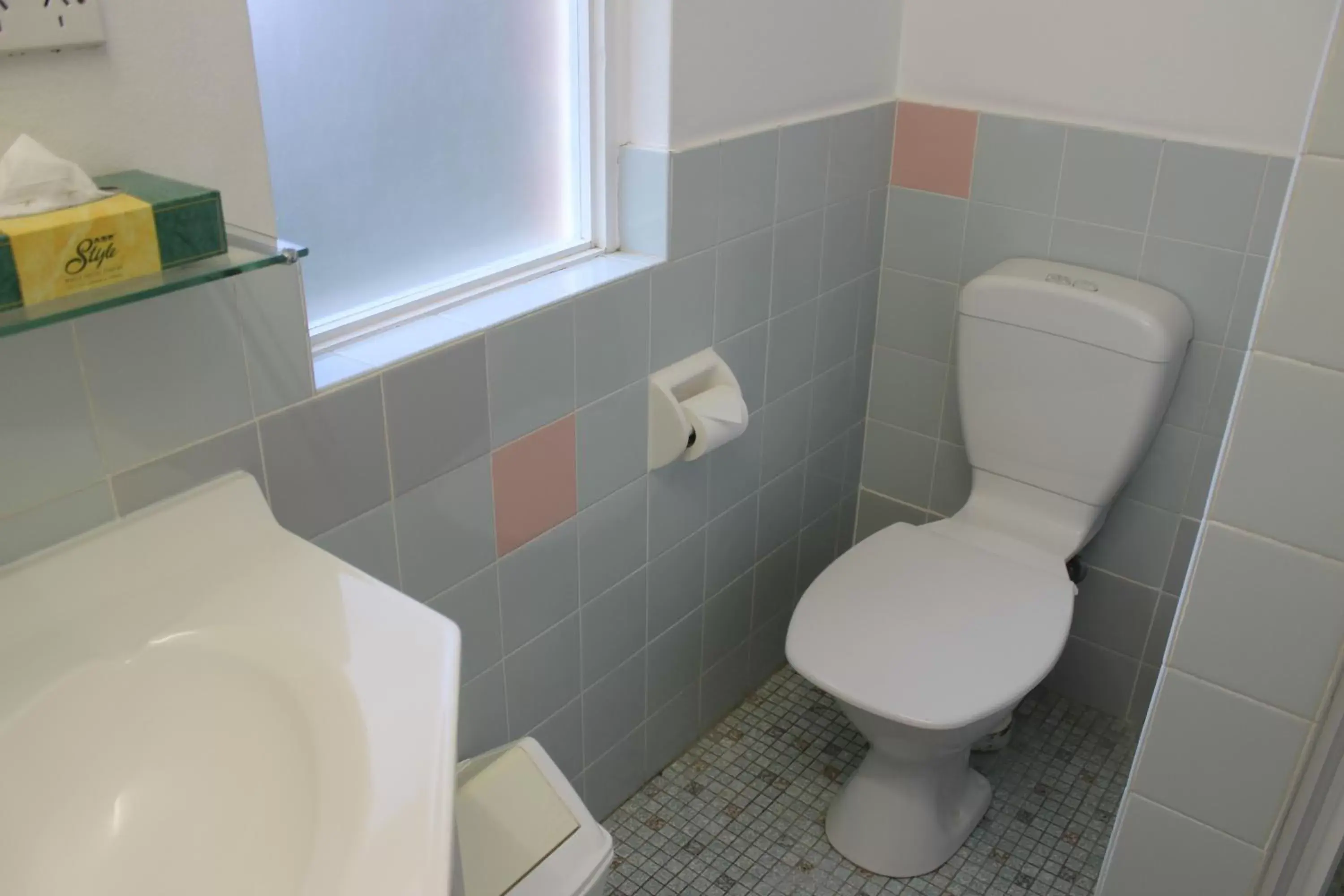 Bathroom in Three Explorers Motel