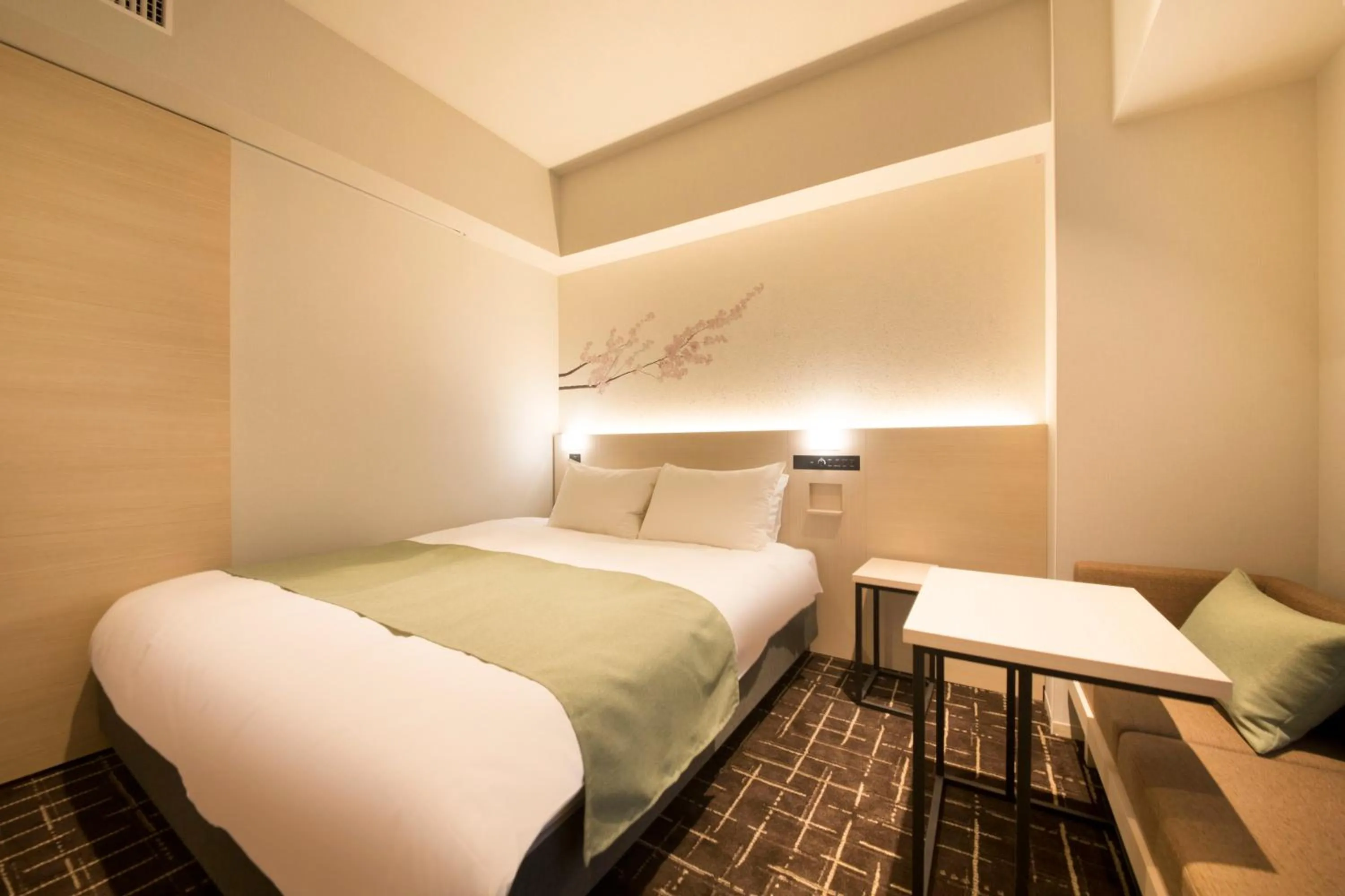 Photo of the whole room, Bed in Hotel Yaenomidori Tokyo