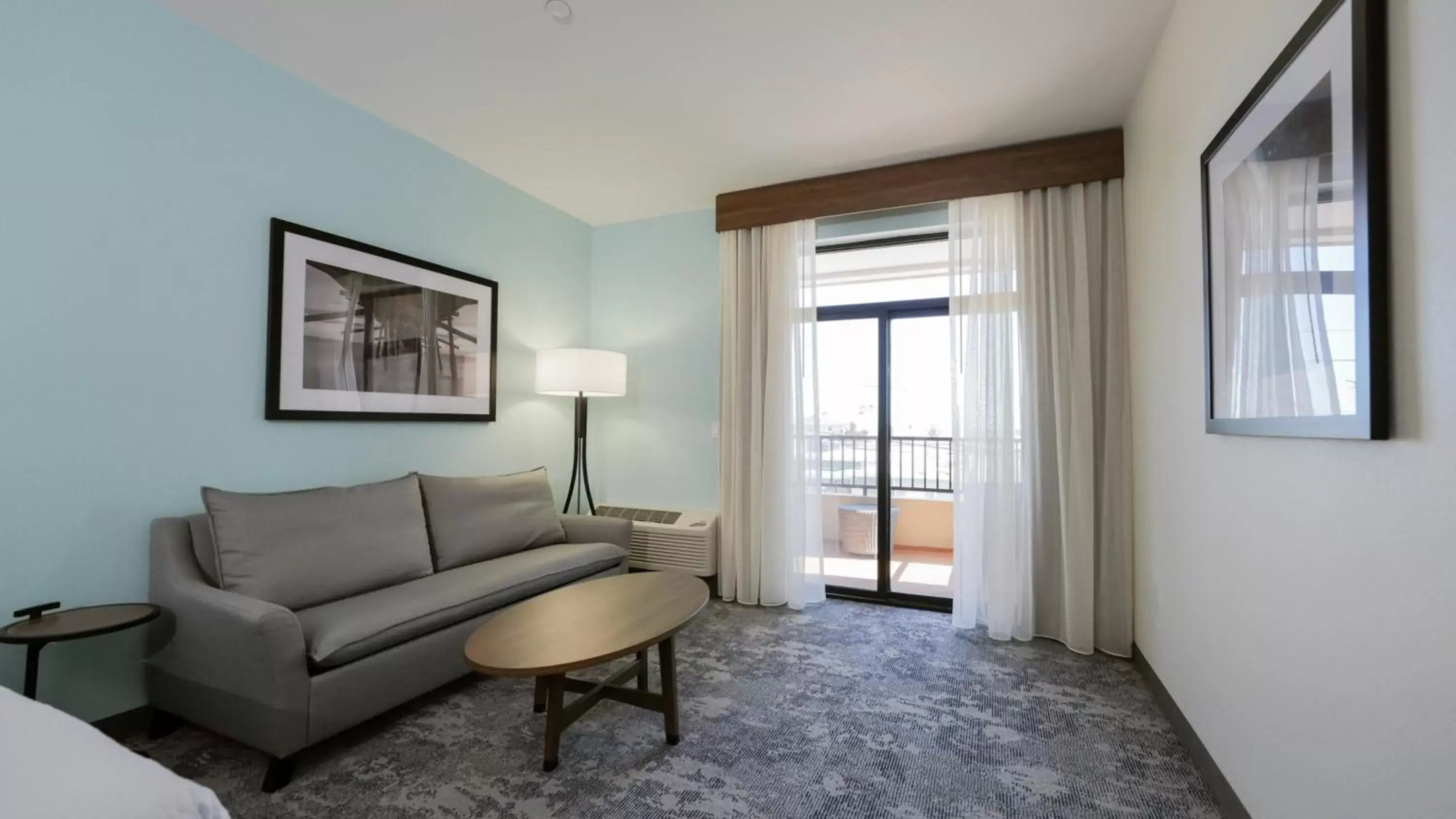 Seating Area in La Quinta Inn & Suites by Wyndham Santa Cruz