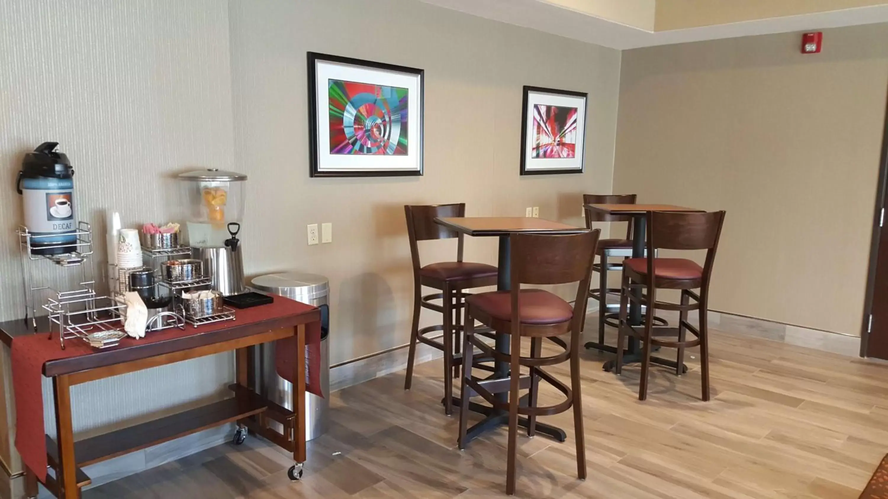 Restaurant/places to eat in Best Western Airport Inn & Suites Oakland
