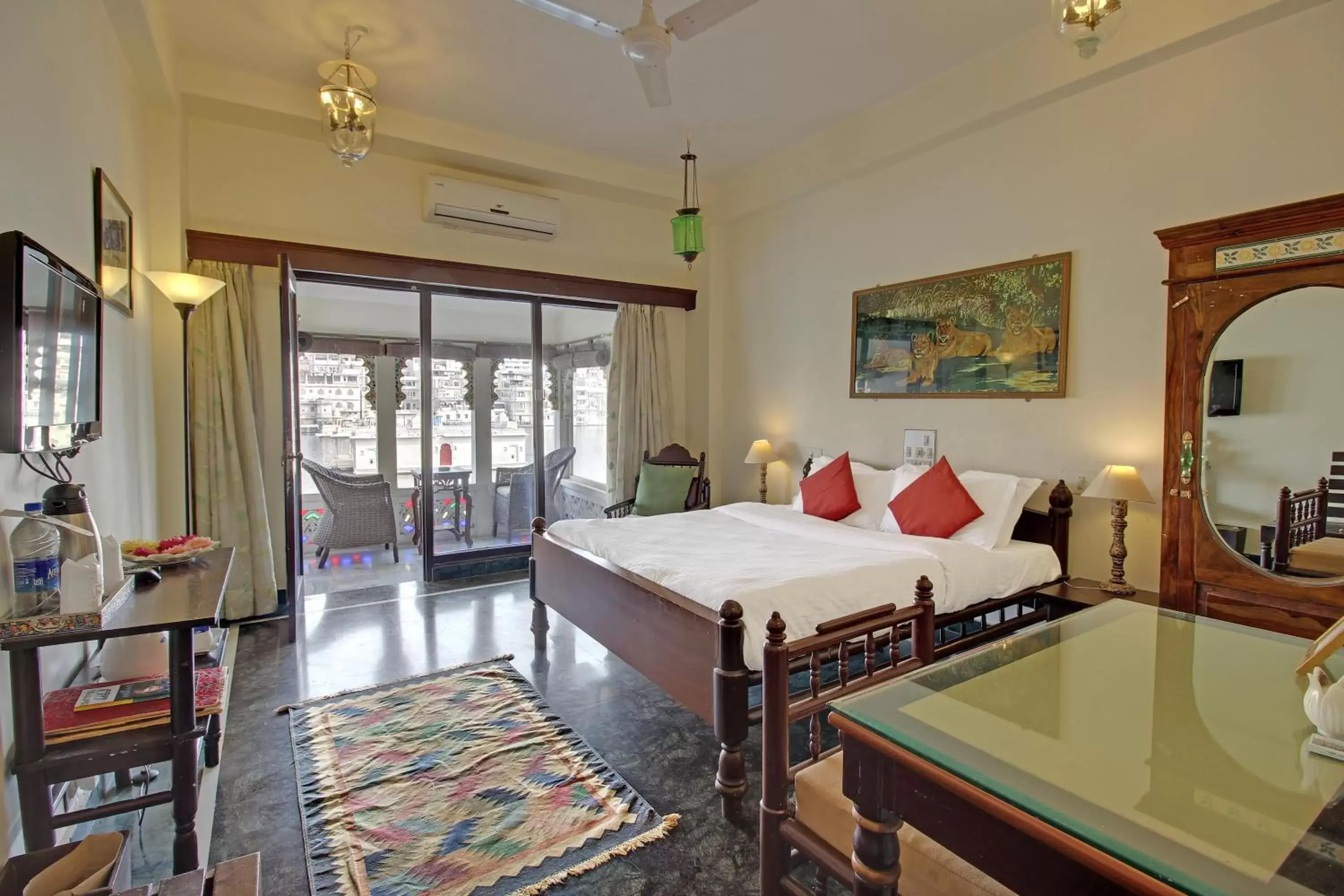 Bedroom in Lake Pichola Hotel