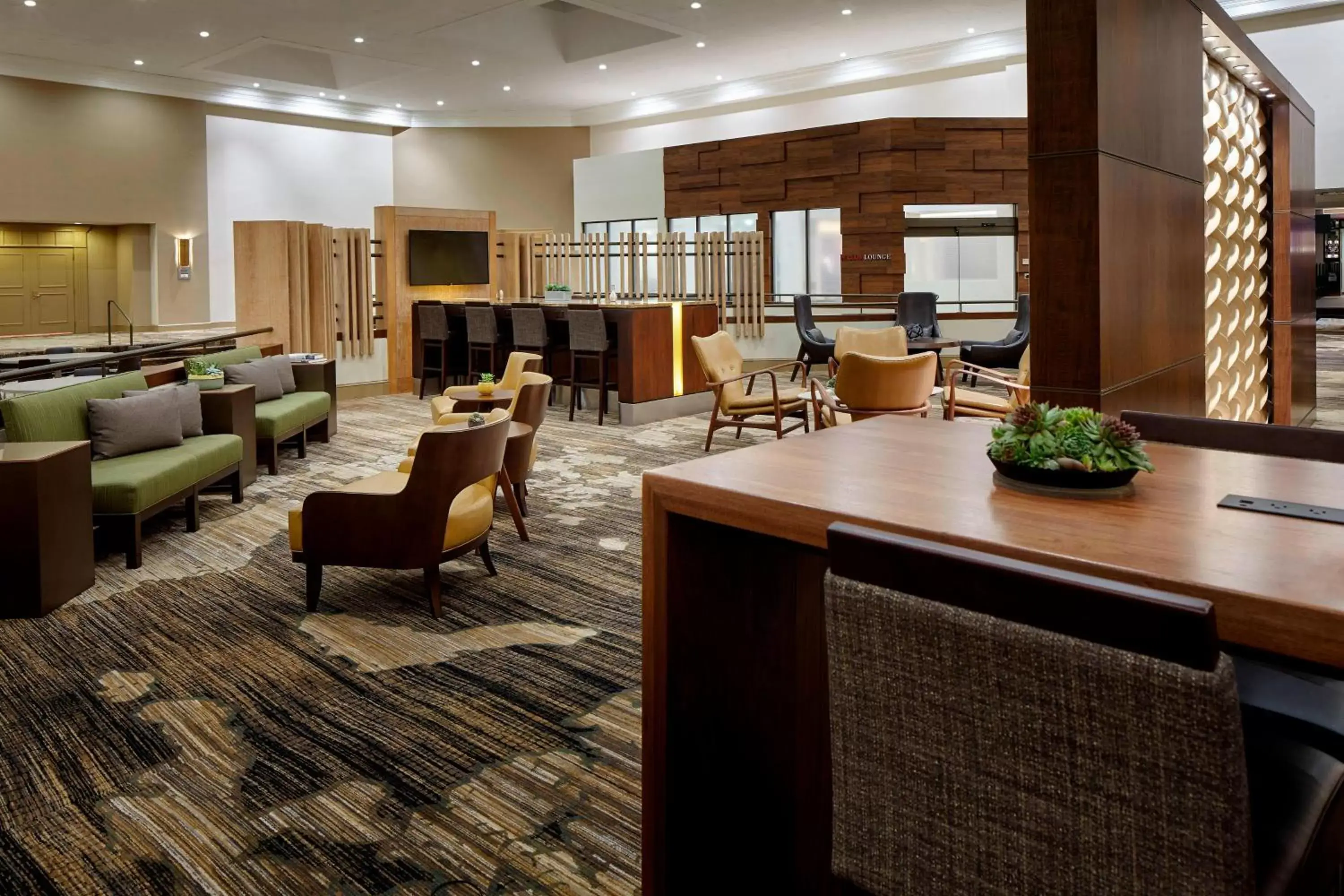 Photo of the whole room, Lounge/Bar in Marriott Hartford/Windsor Airport