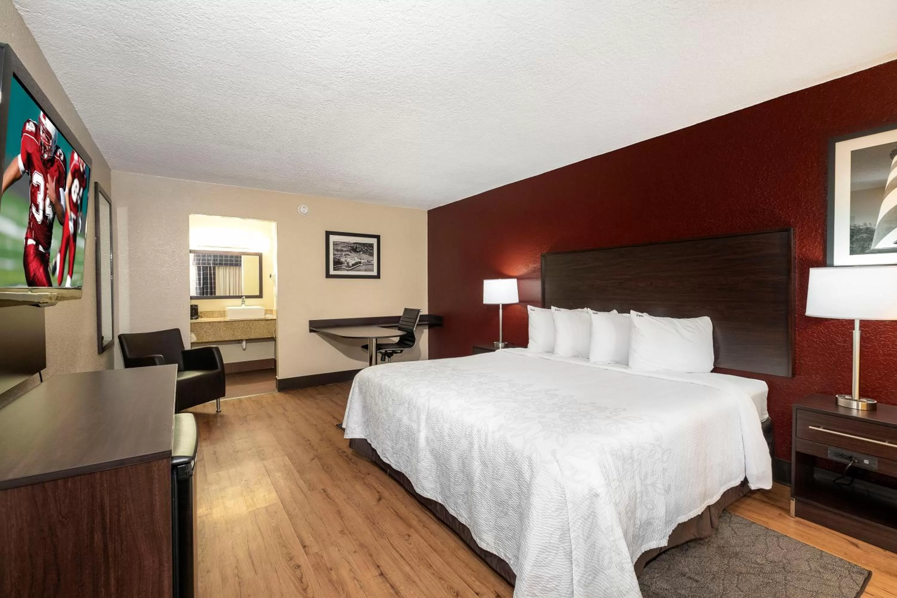 Photo of the whole room, Bed in Red Roof Inn PLUS+ St. Augustine