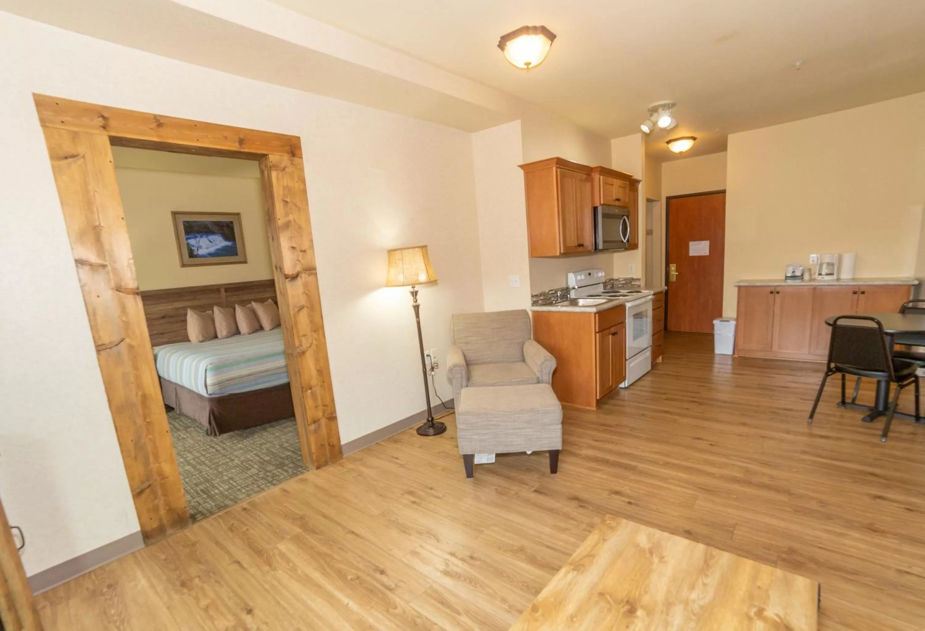 Bed in Clatskanie River Inn