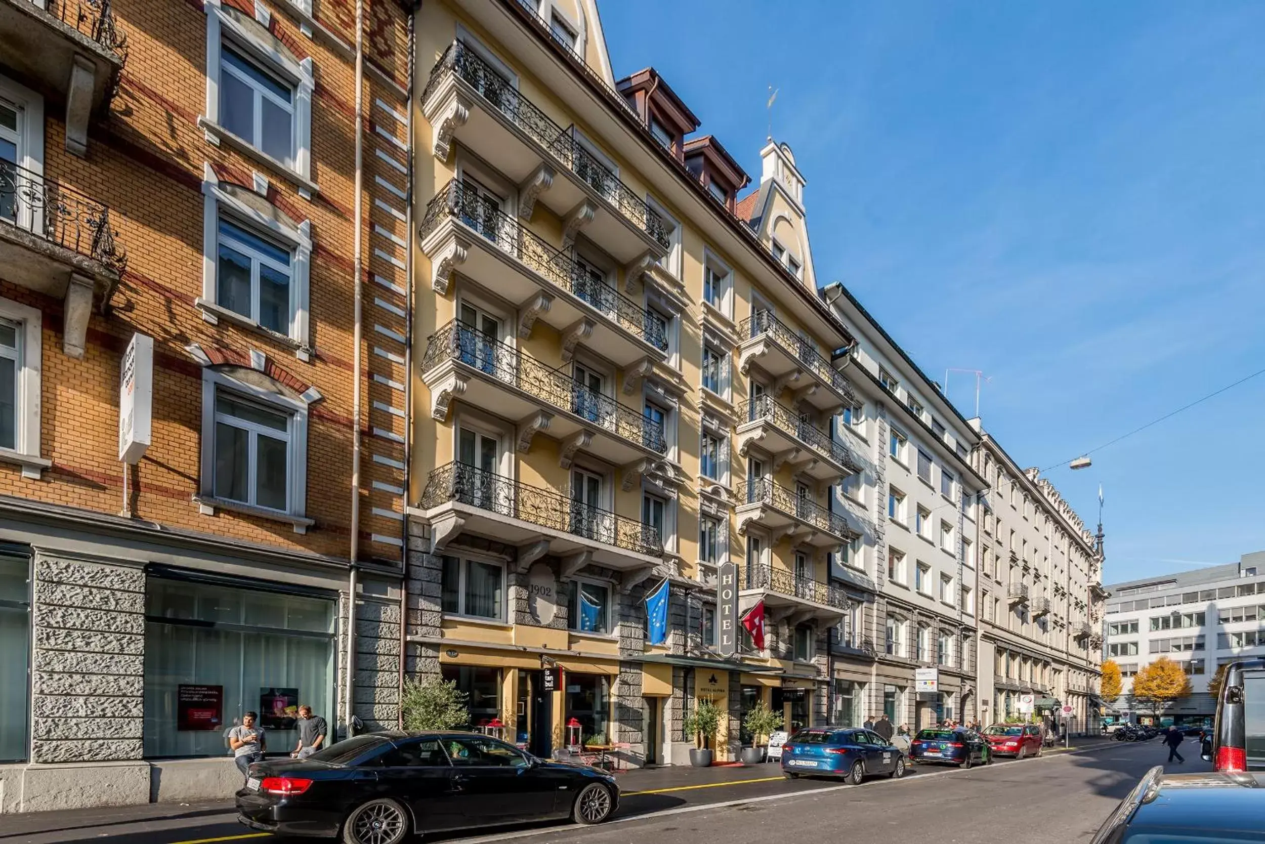 Facade/entrance, Property Building in Hotel Alpina Luzern