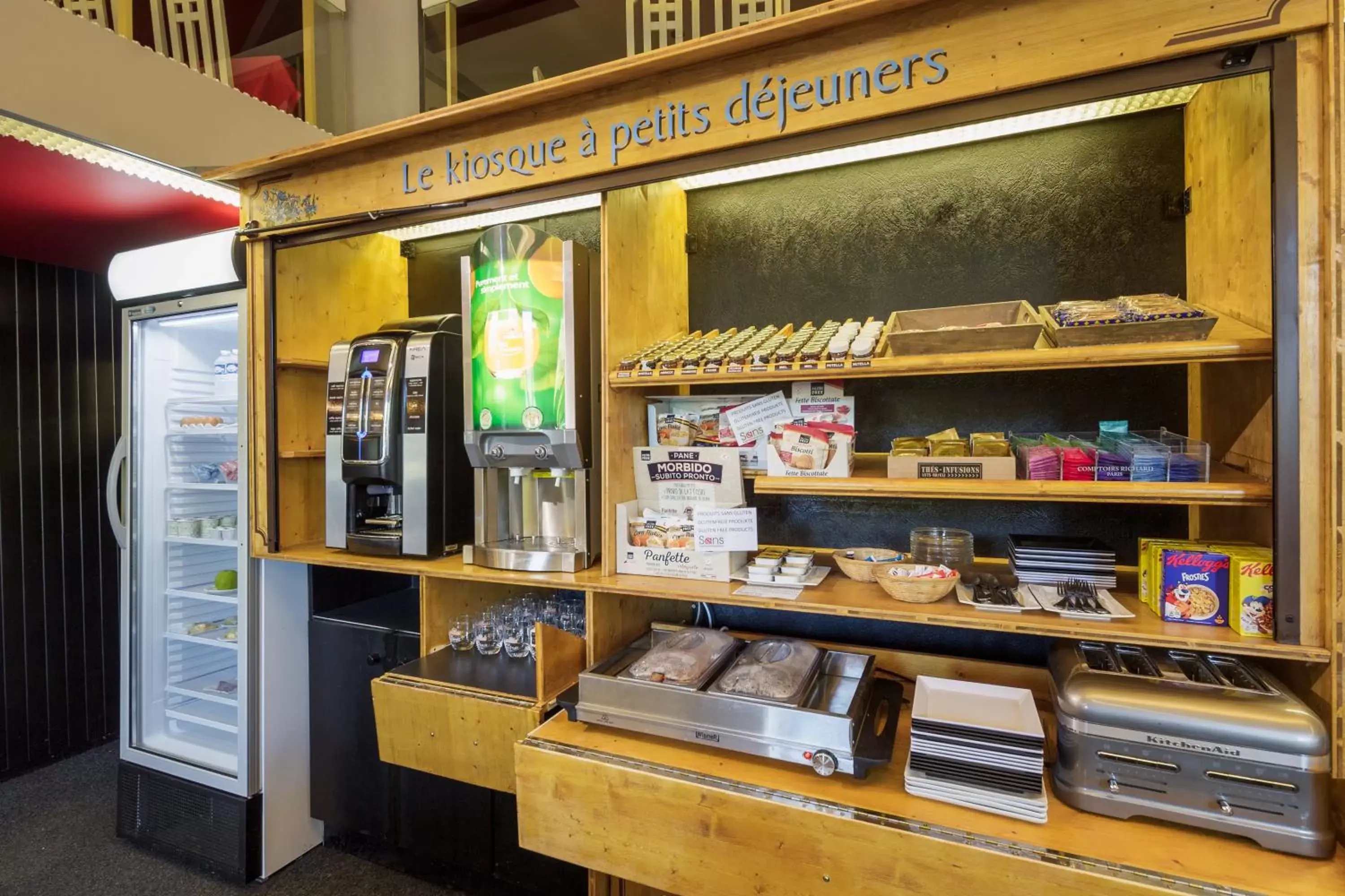 Continental breakfast, Supermarket/Shops in Hôtel Saint-Hubert