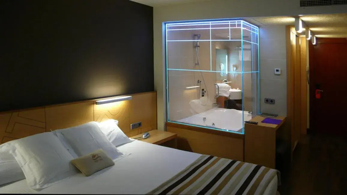 Bedroom, Bathroom in Hotel Restaurant Sant Pol