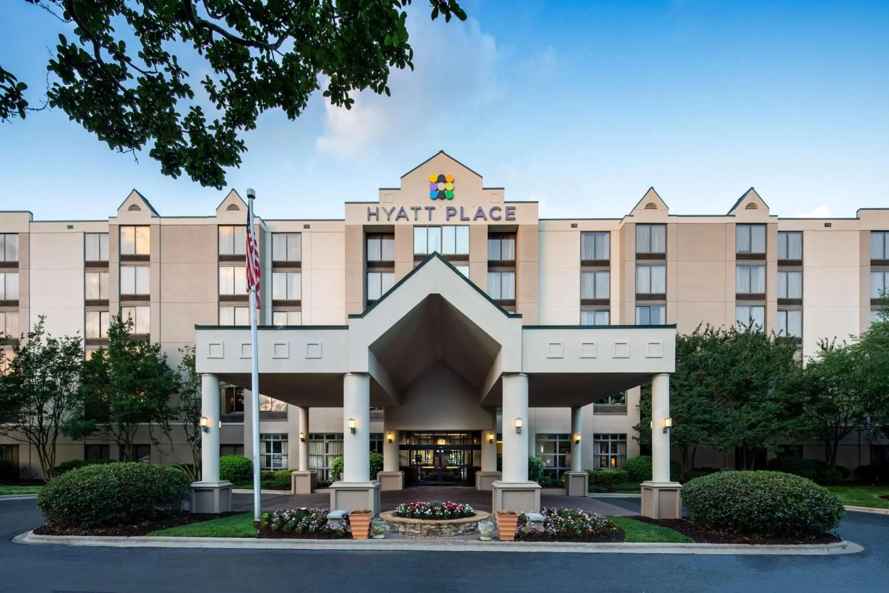 Property Building in Hyatt Place Roanoke Airport / Valley View Mall