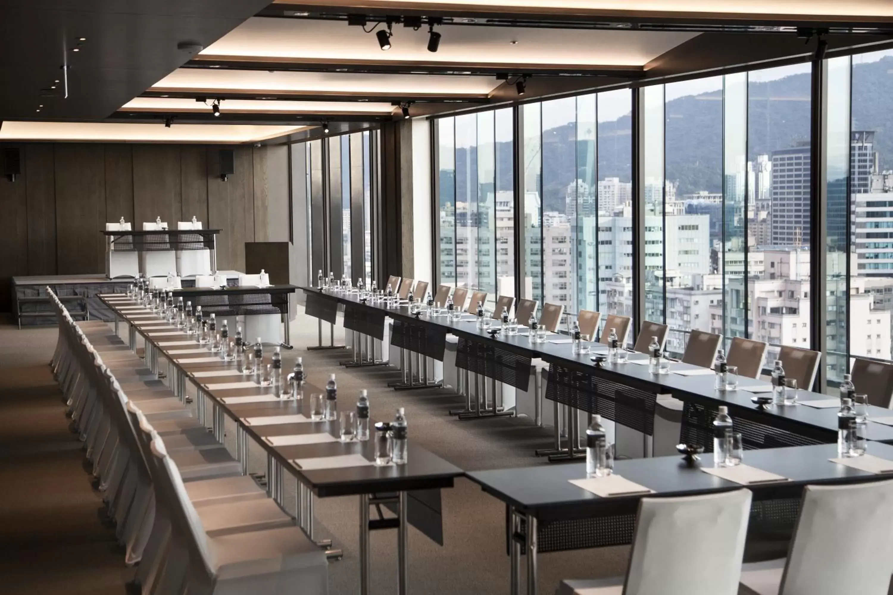 Meeting/conference room, Restaurant/Places to Eat in Eslite Hotel