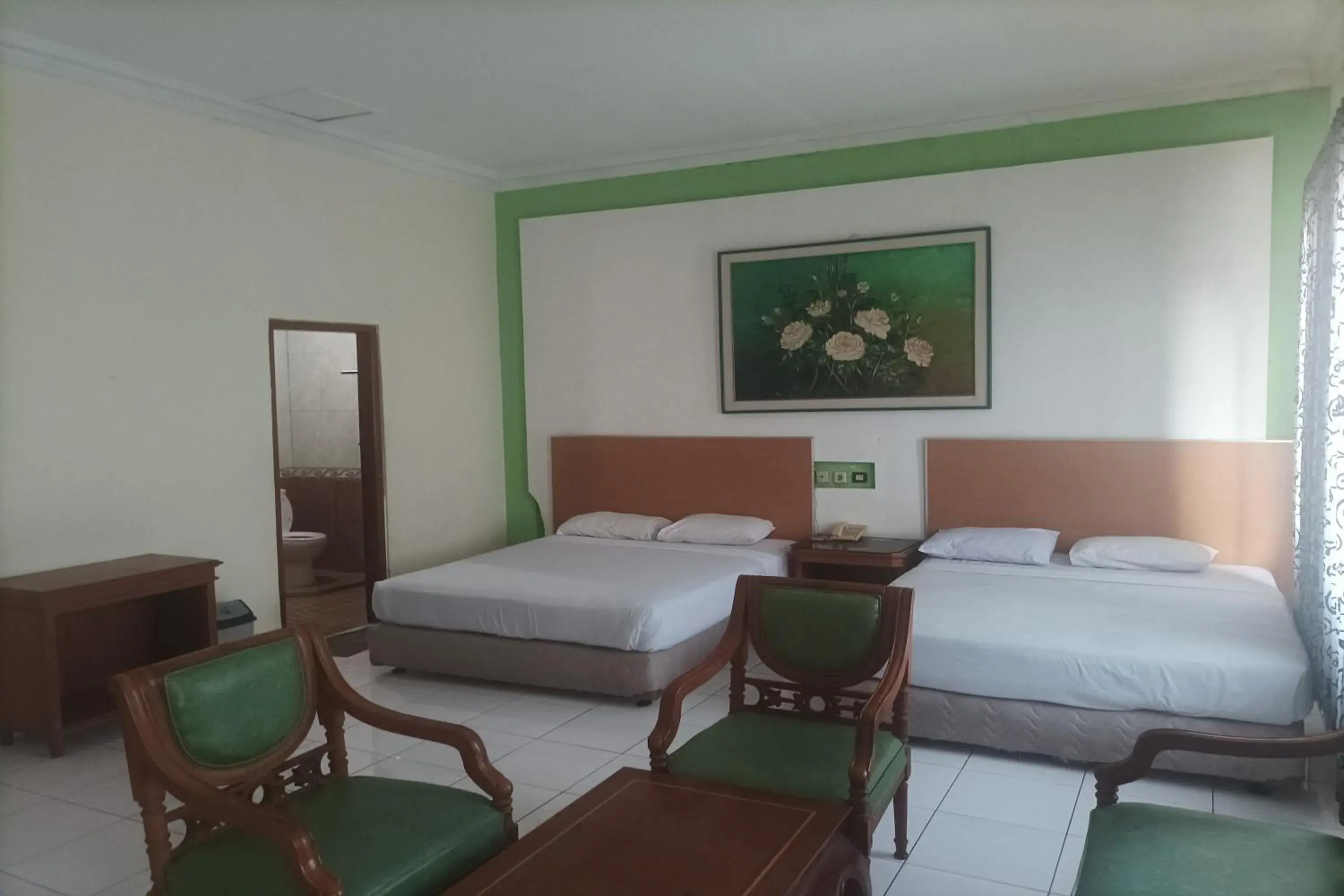 Bedroom, Bed in RedDoorz Plus near Alun Alun Kejaksan Cirebon