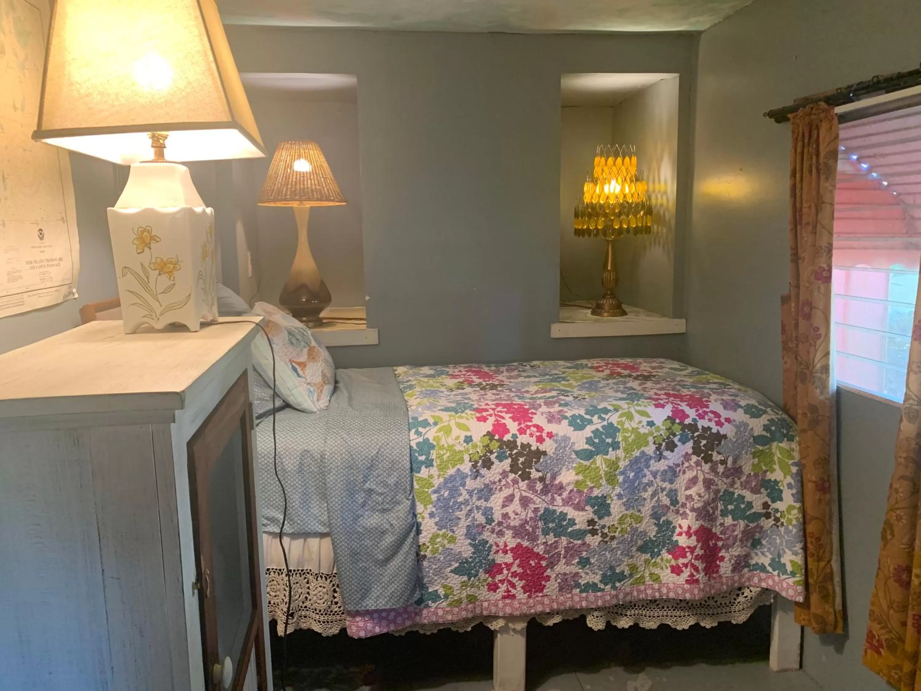 Bedroom, Bed in Nature Coast Inn & Cottages