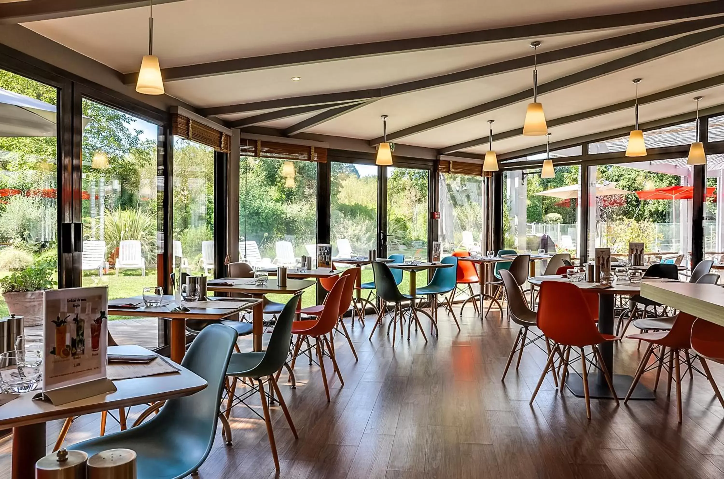 Patio, Restaurant/Places to Eat in ibis Salon de Provence