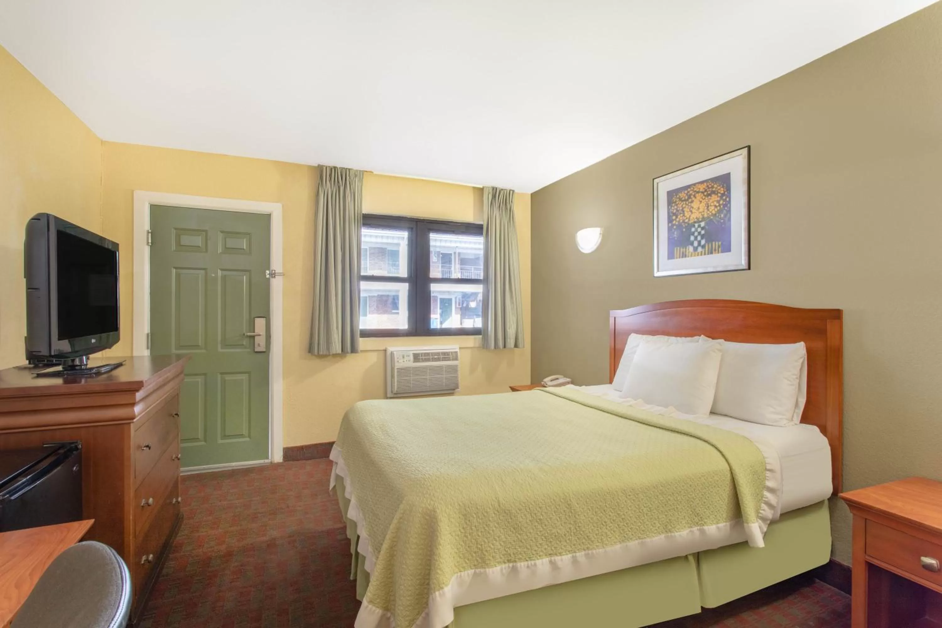 Bed in Days Inn by Wyndham Elmsford
