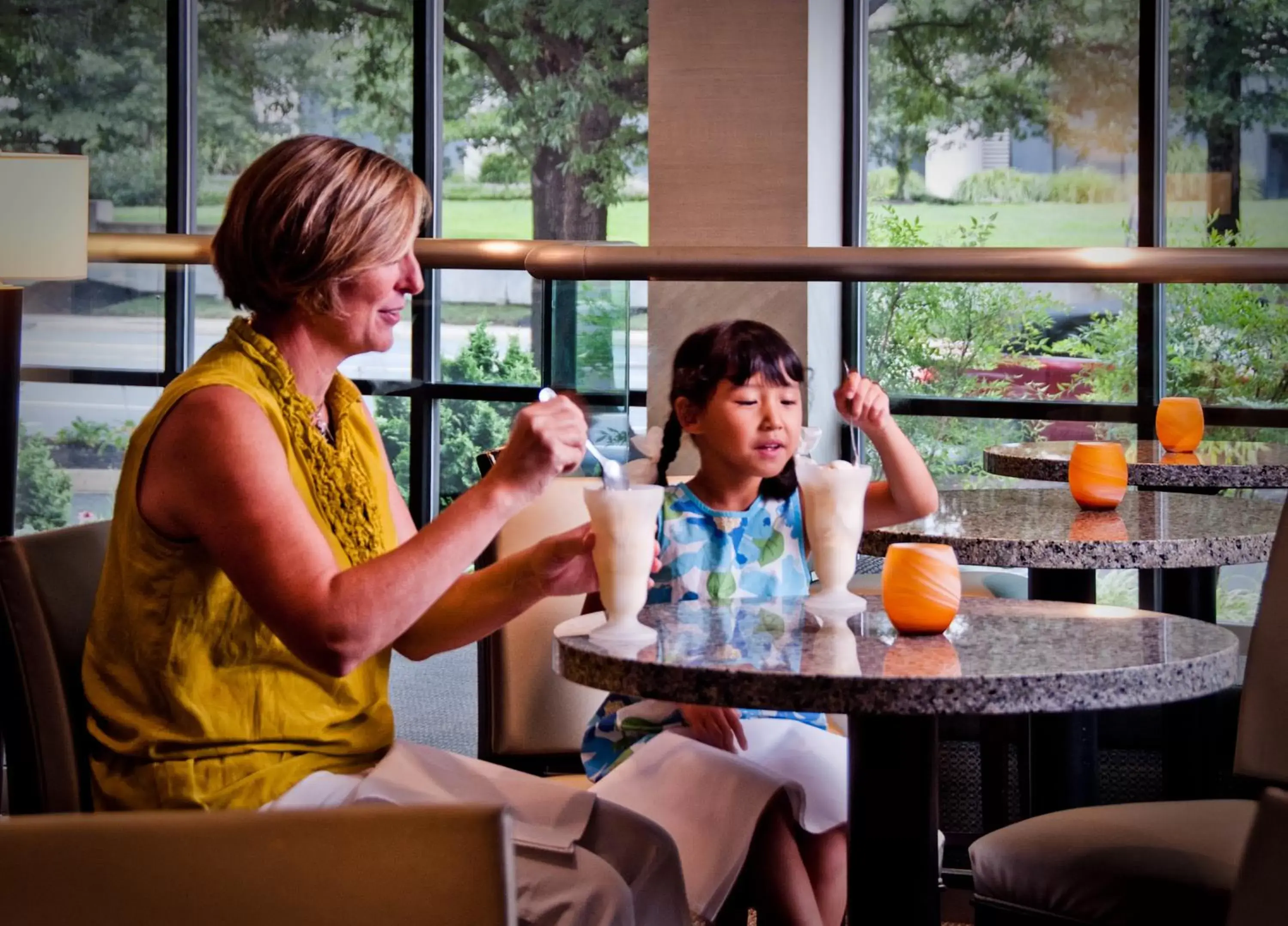 Lounge or bar in Holiday Inn Arlington at Ballston by IHG Lounge or bar in Holiday Inn Arlington at Ballston by IHG
