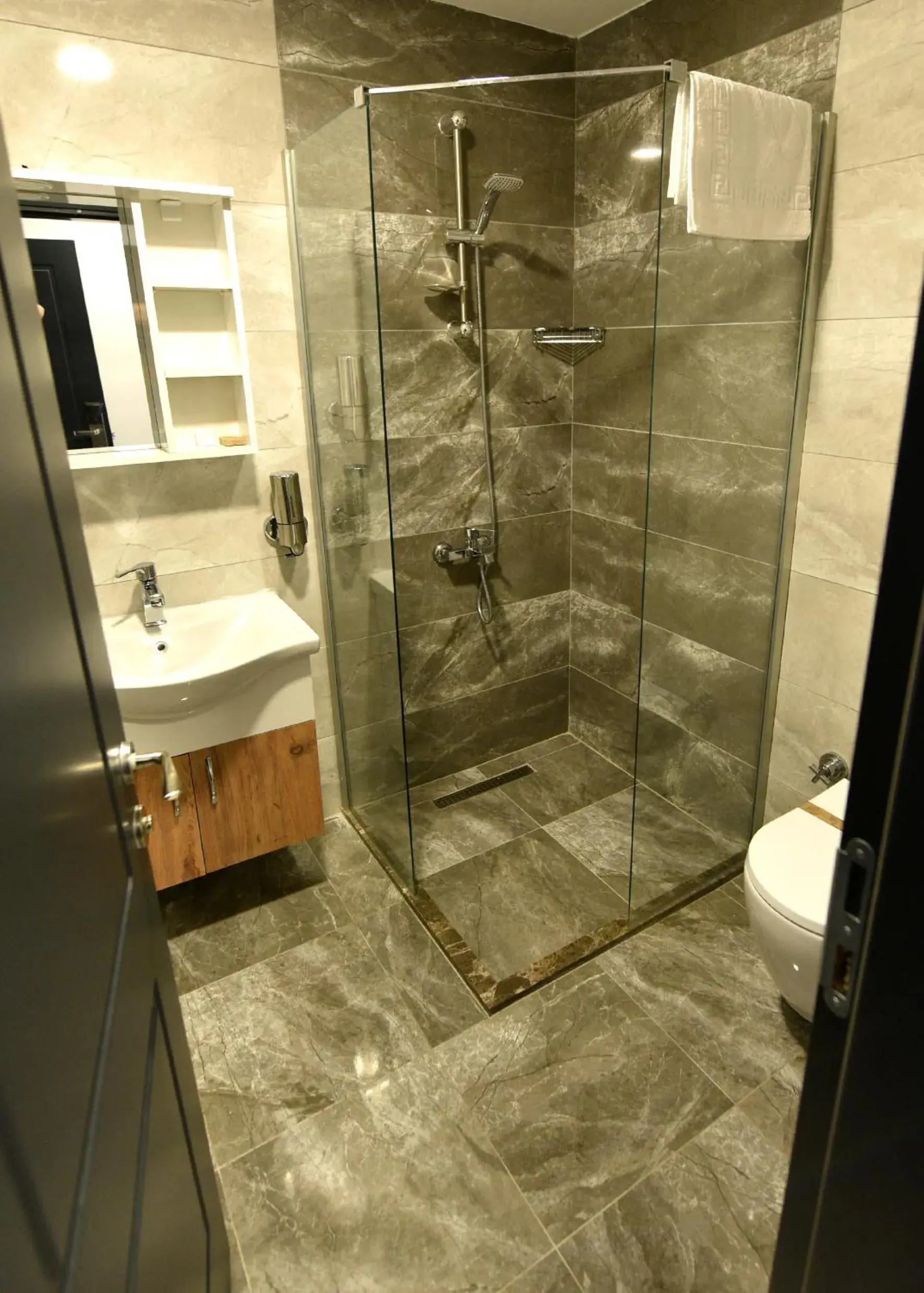 Shower, Bathroom in Sahil Hotel Pendik