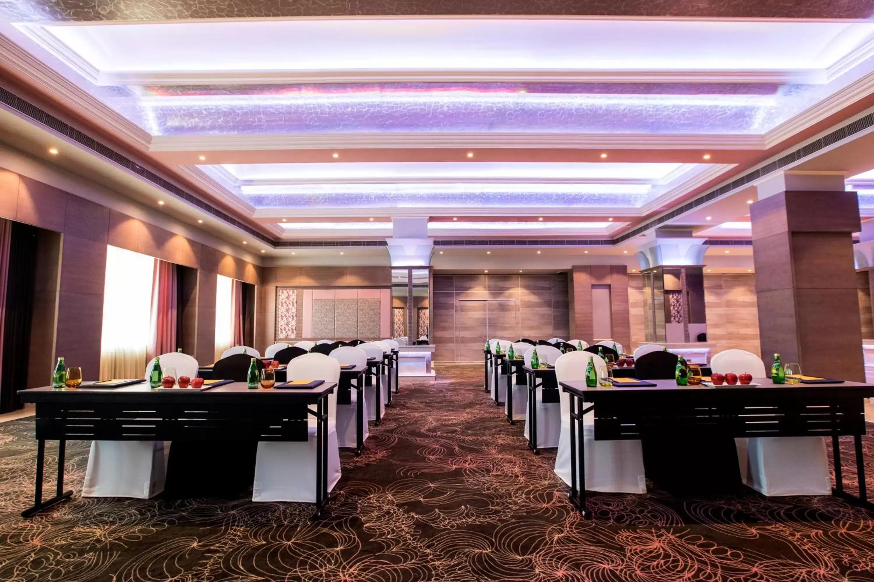 Restaurant/Places to Eat in The Suryaa Hotel New Delhi