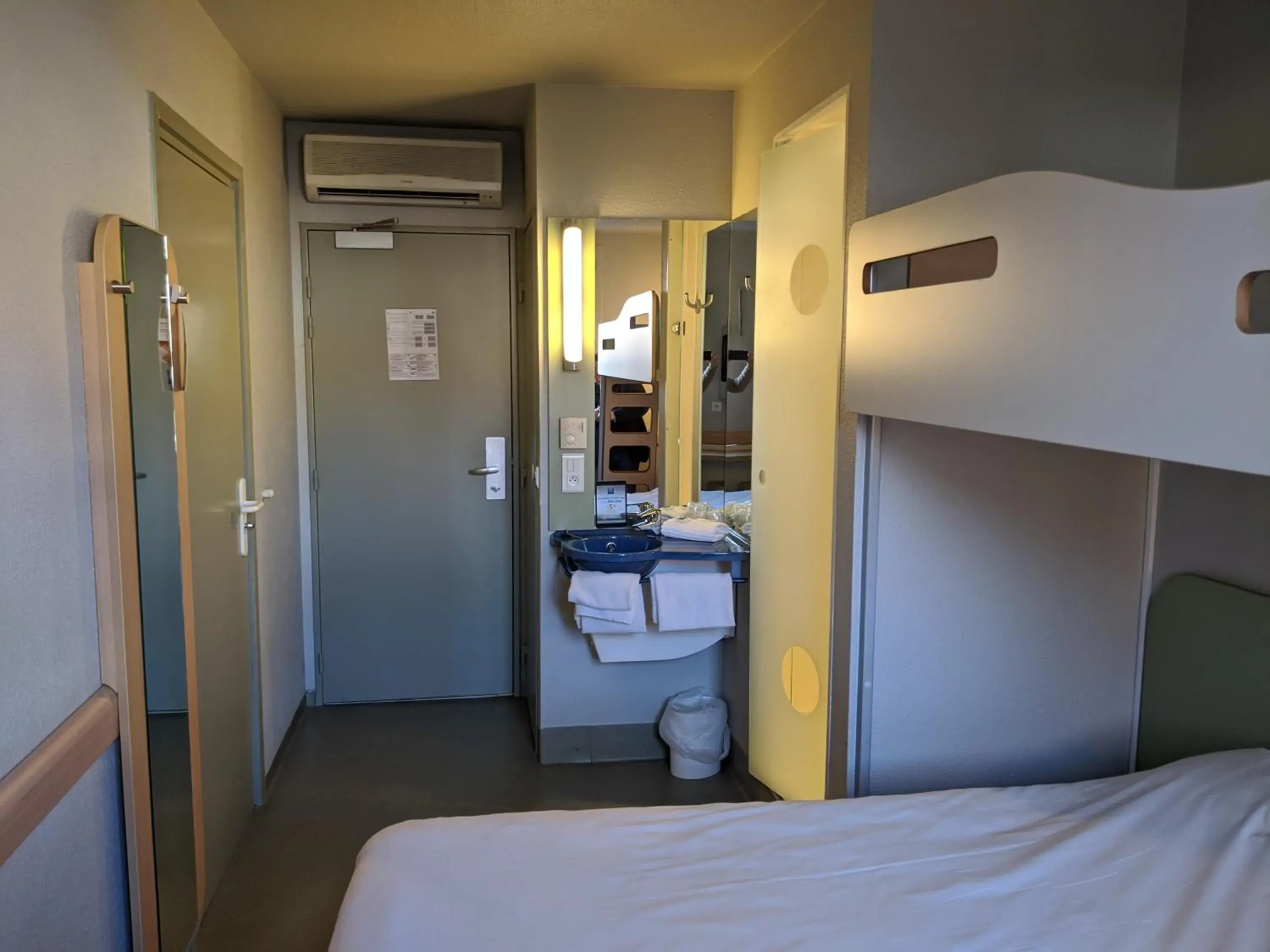 bunk bed, Bed in ibis budget Saint-Omer Centre bunk bed, Bed in ibis budget Saint-Omer Centre