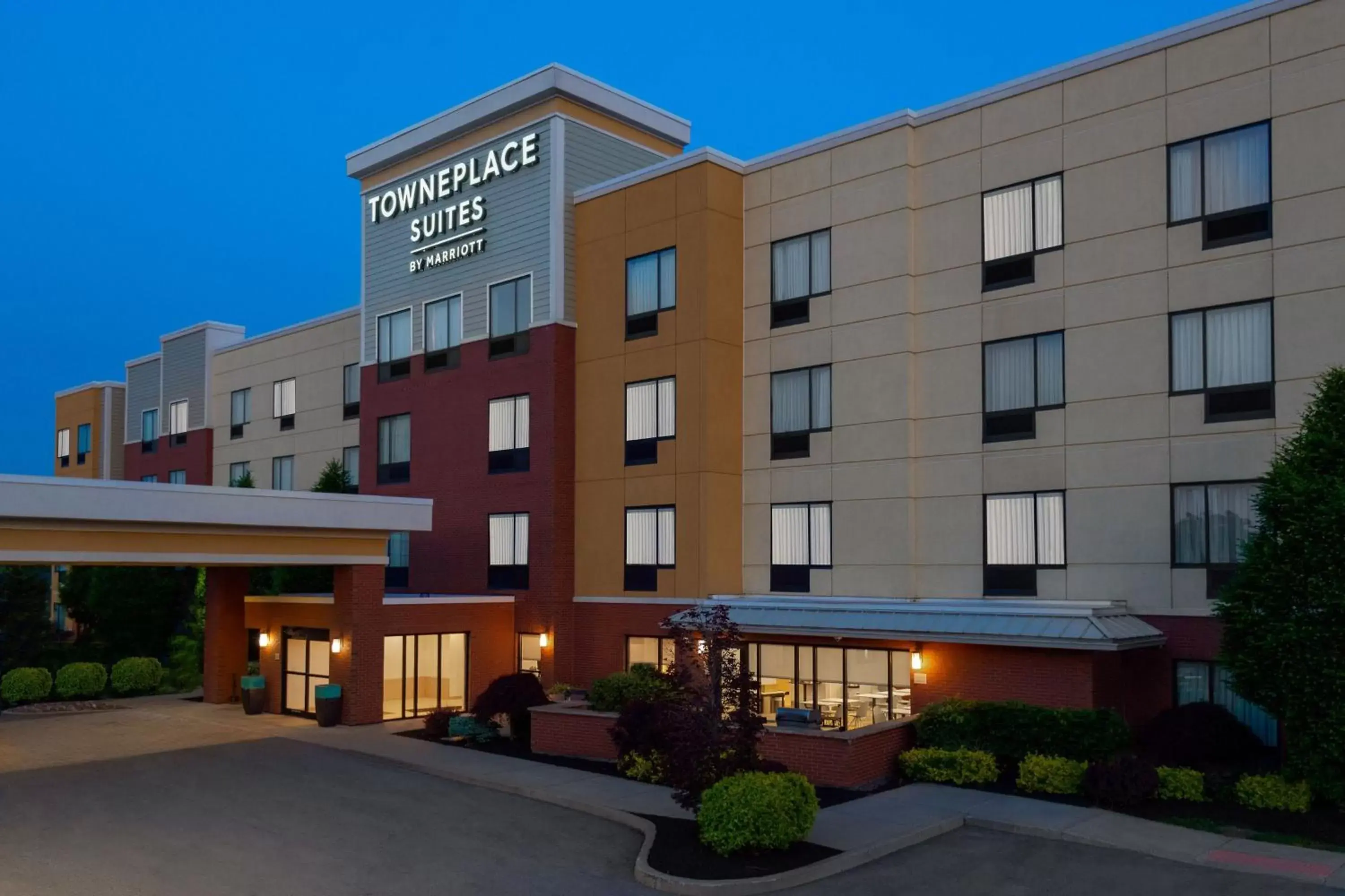 Property Building in TownePlace Suites Buffalo Airport
