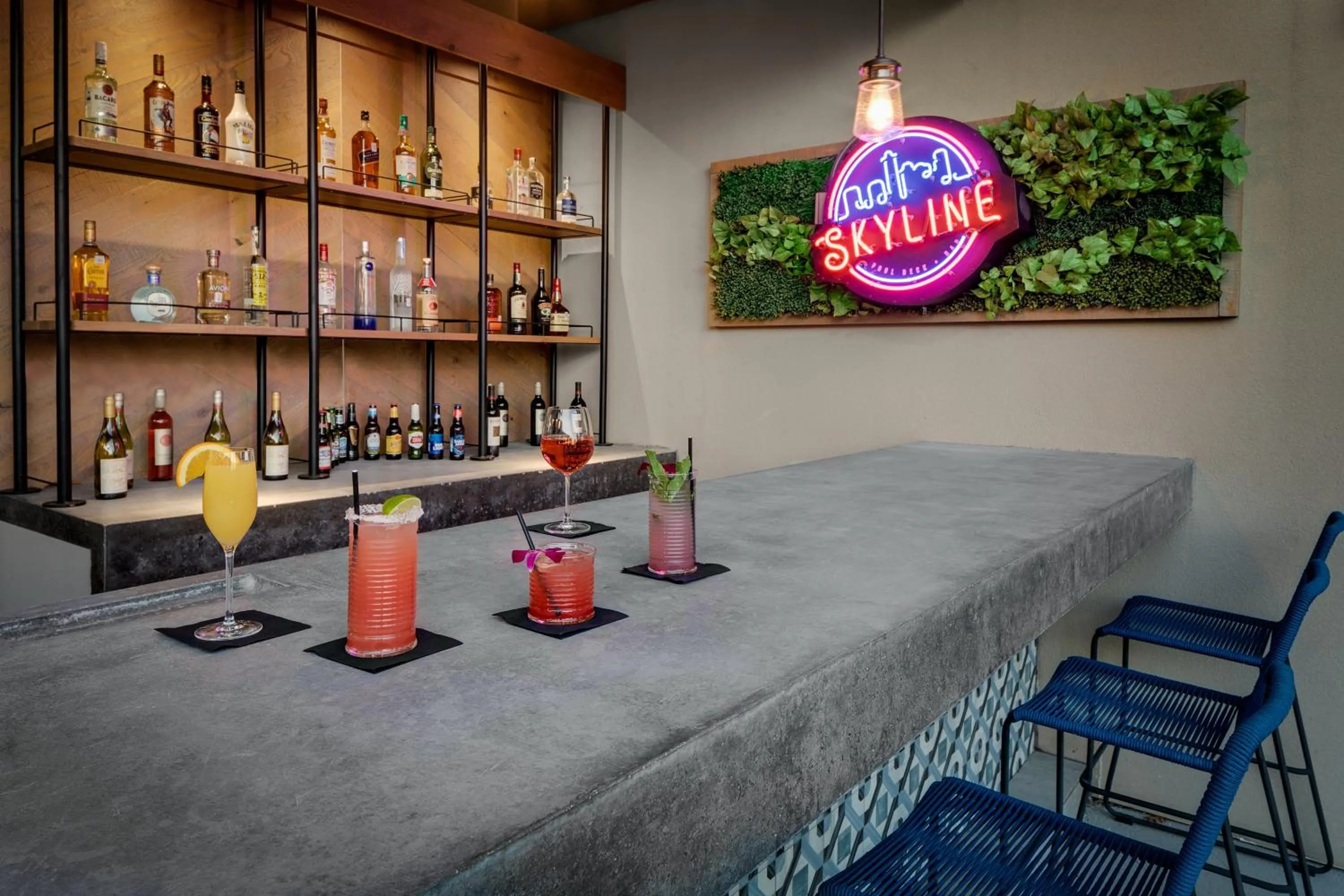 Restaurant/places to eat in Holiday Inn Express Hotel & Suites Austin Downtown - University by IHG