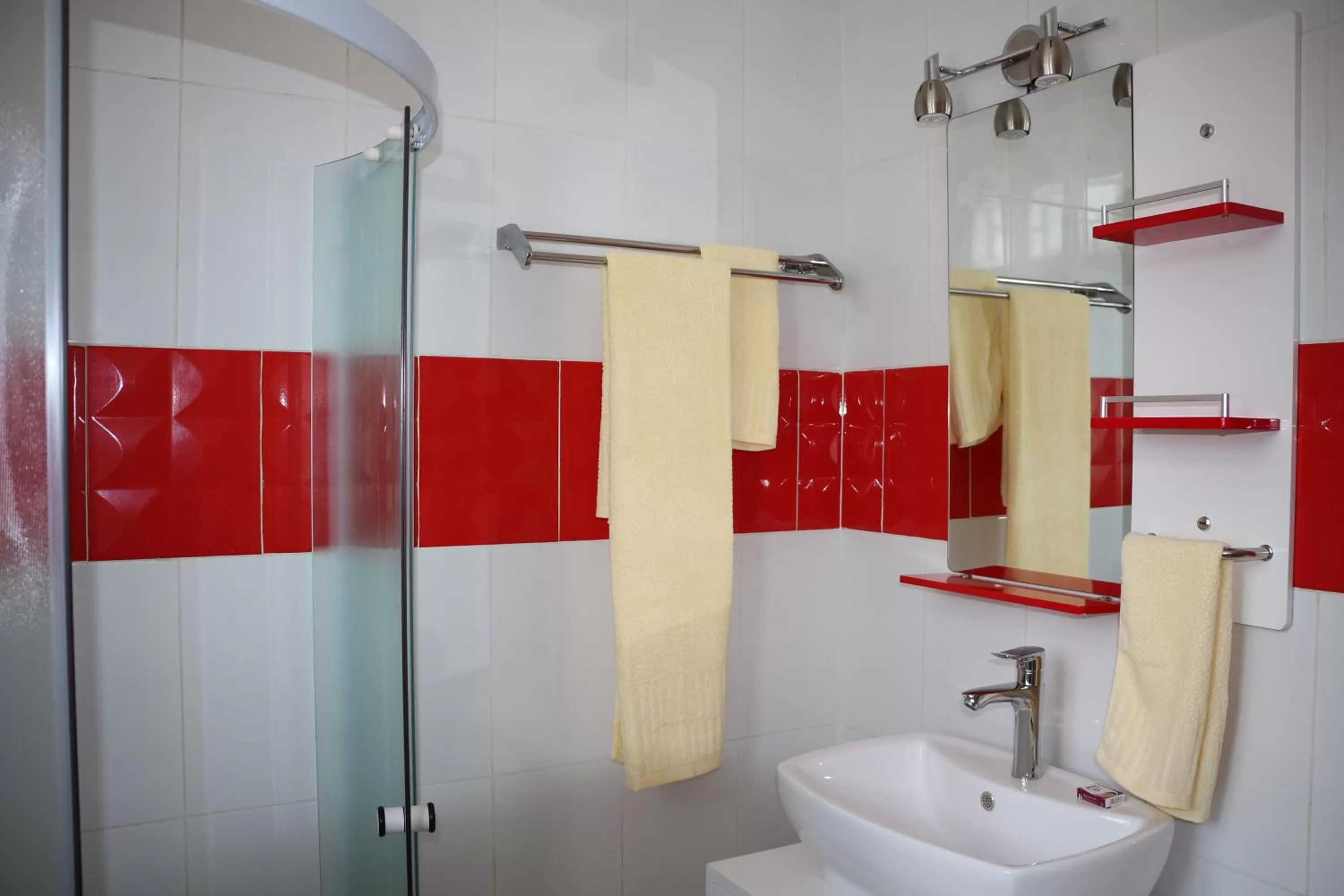 Bathroom in Hôtel Maisons-Sifa