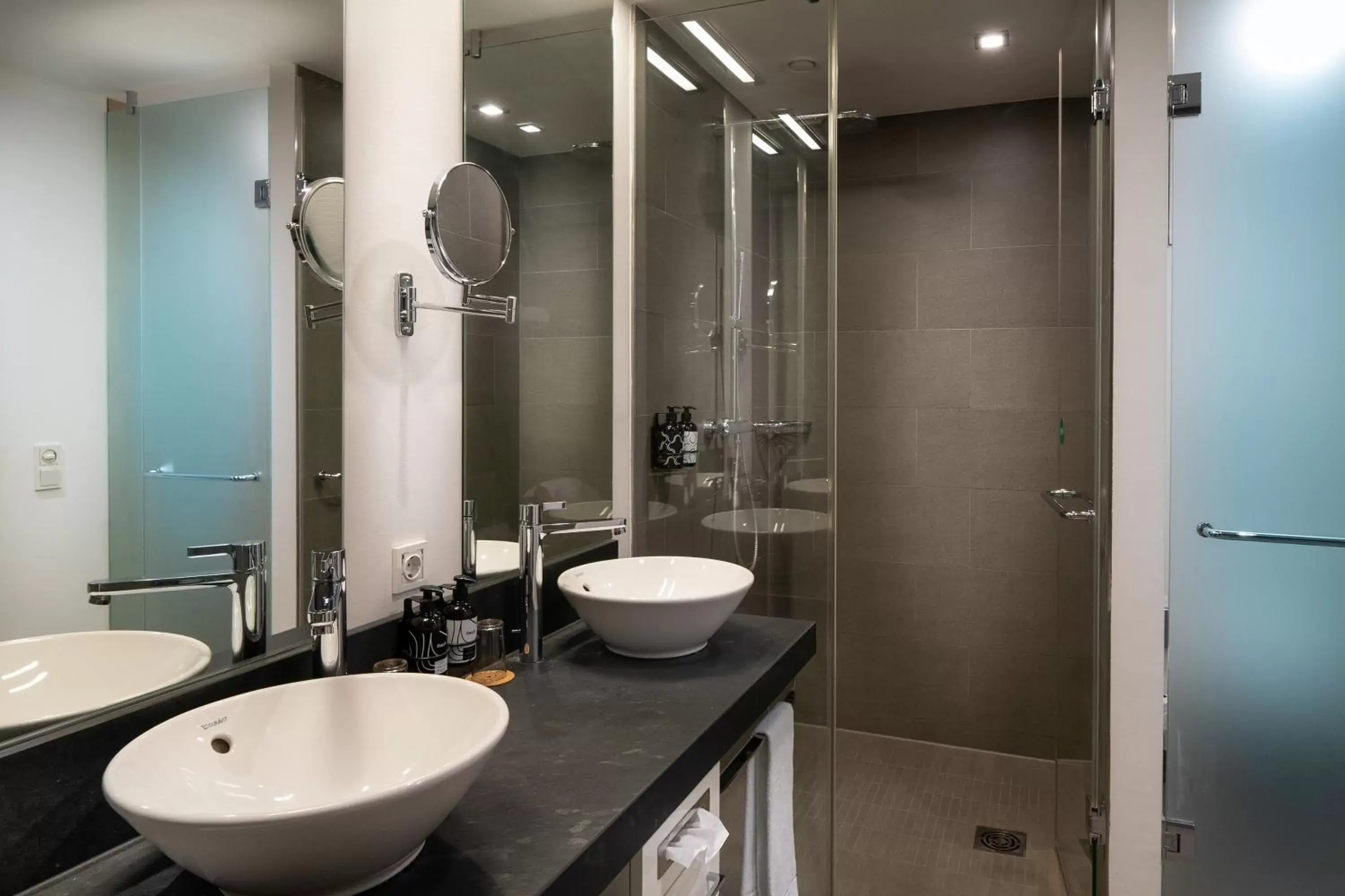 Shower, Bathroom in INNSiDE by Meliá Dresden