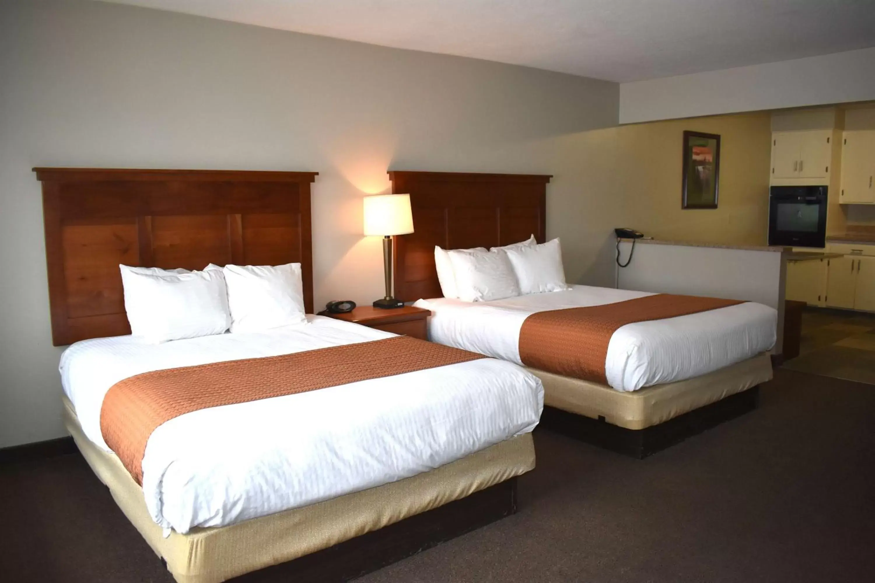 Photo of the whole room, Bed in Best Western Driftwood Inn