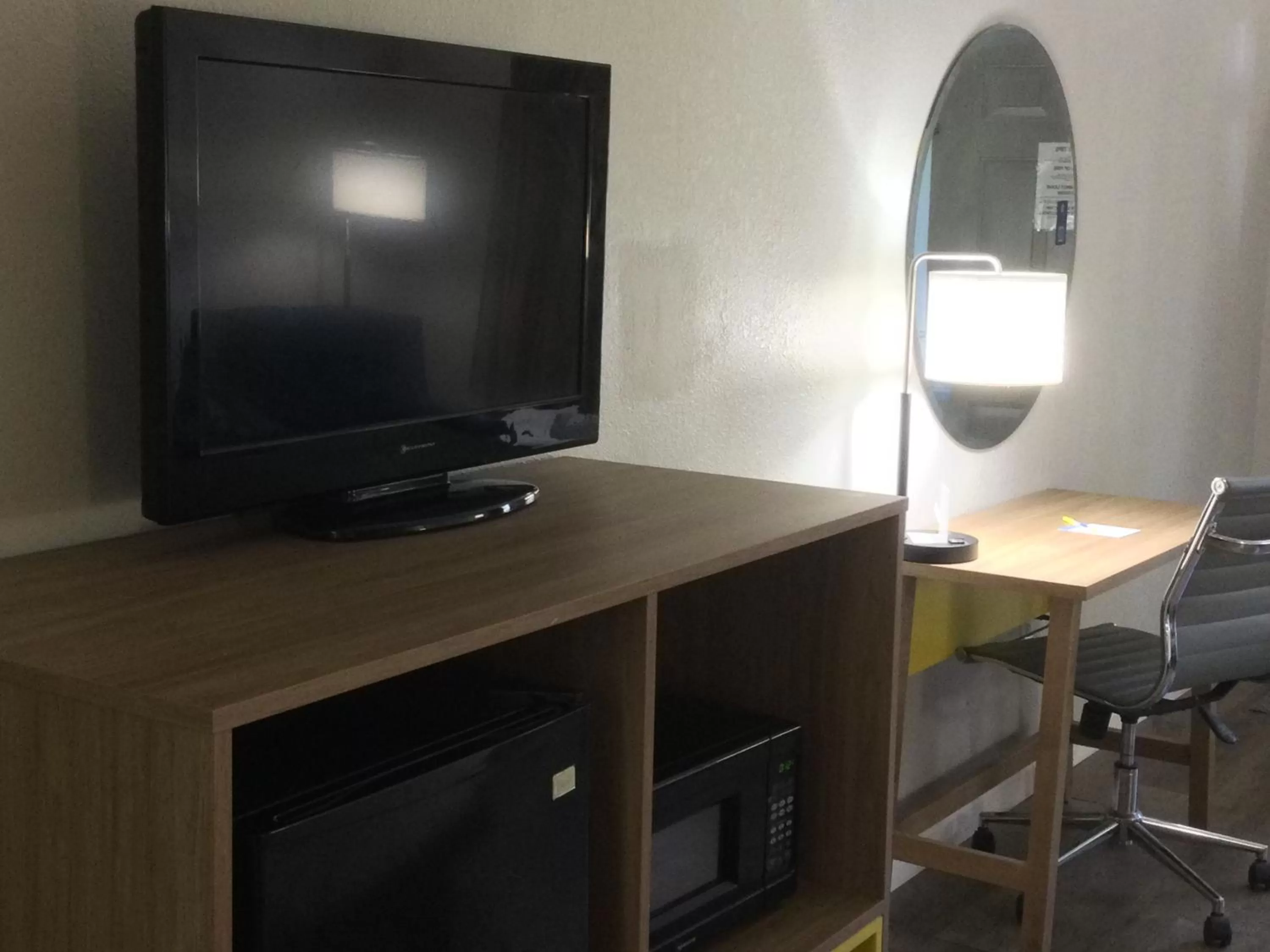 Guests in Days Inn by Wyndham Jackson