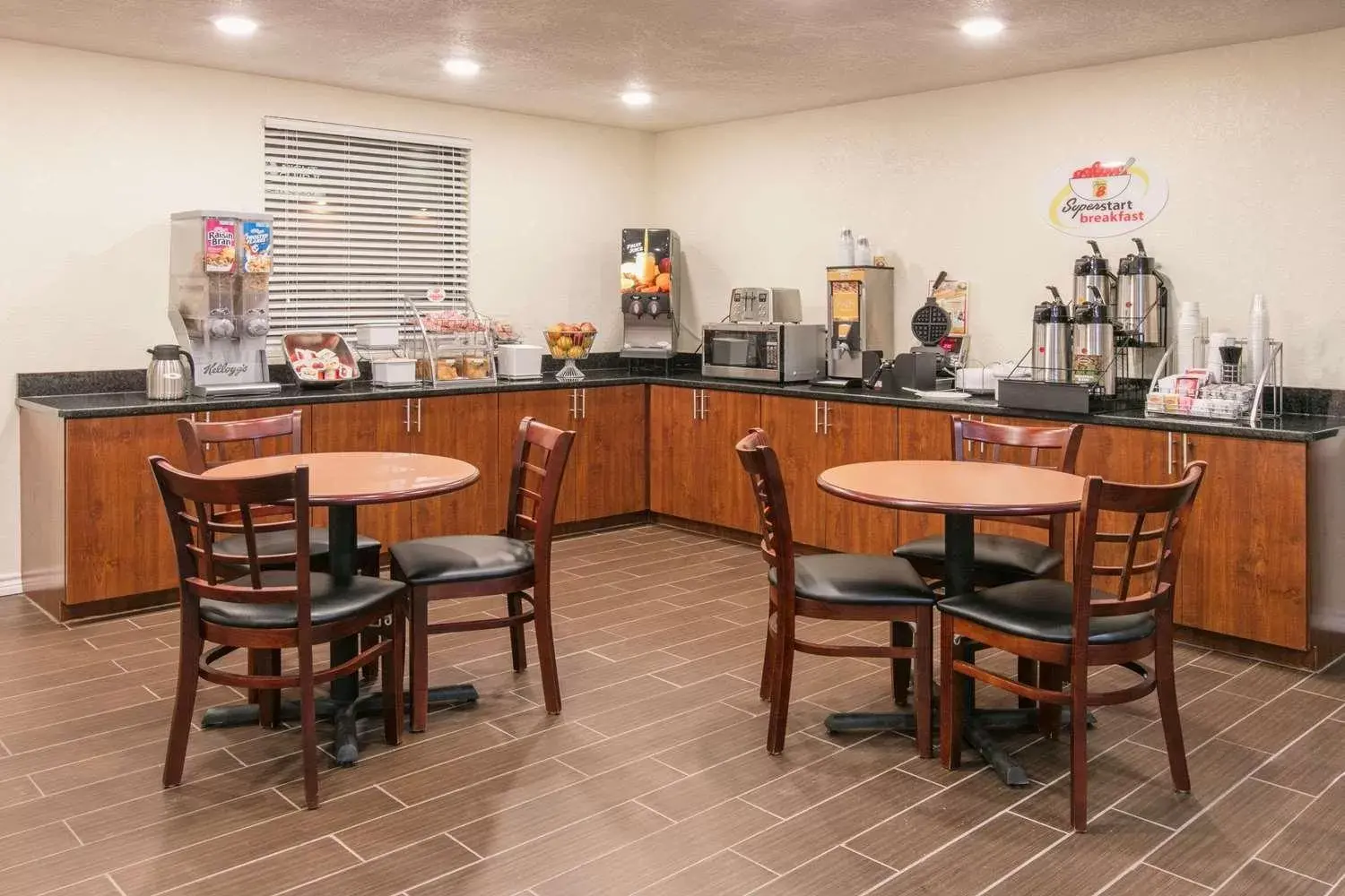 Continental breakfast in Super 8 by Wyndham Duncan Continental breakfast in Super 8 by Wyndham Duncan